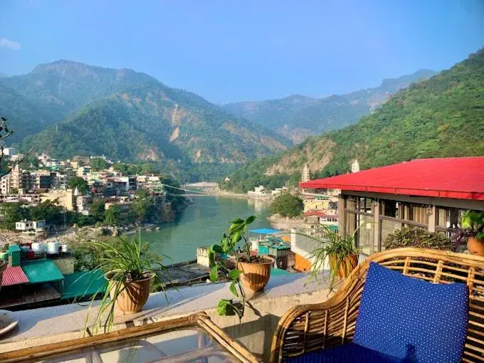 Property building in Skyard Hostel Rishikesh Laxman Jhula Property building in Skyard Hostel Rishikesh Laxman Jhula
