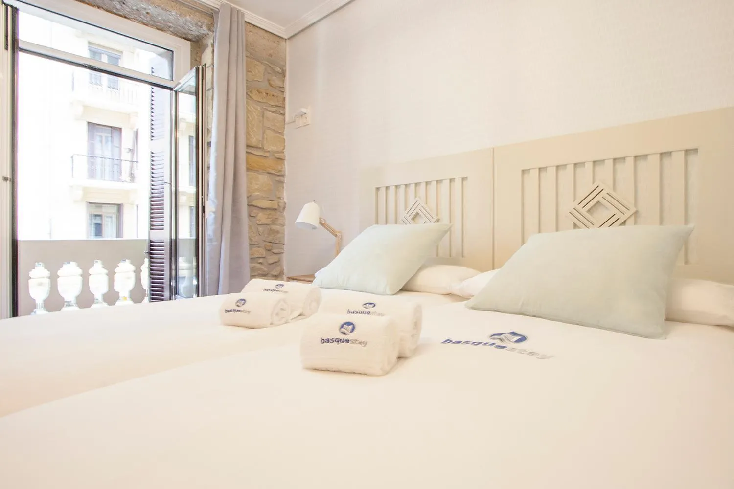 Bed in Gerezi - Basque Stay