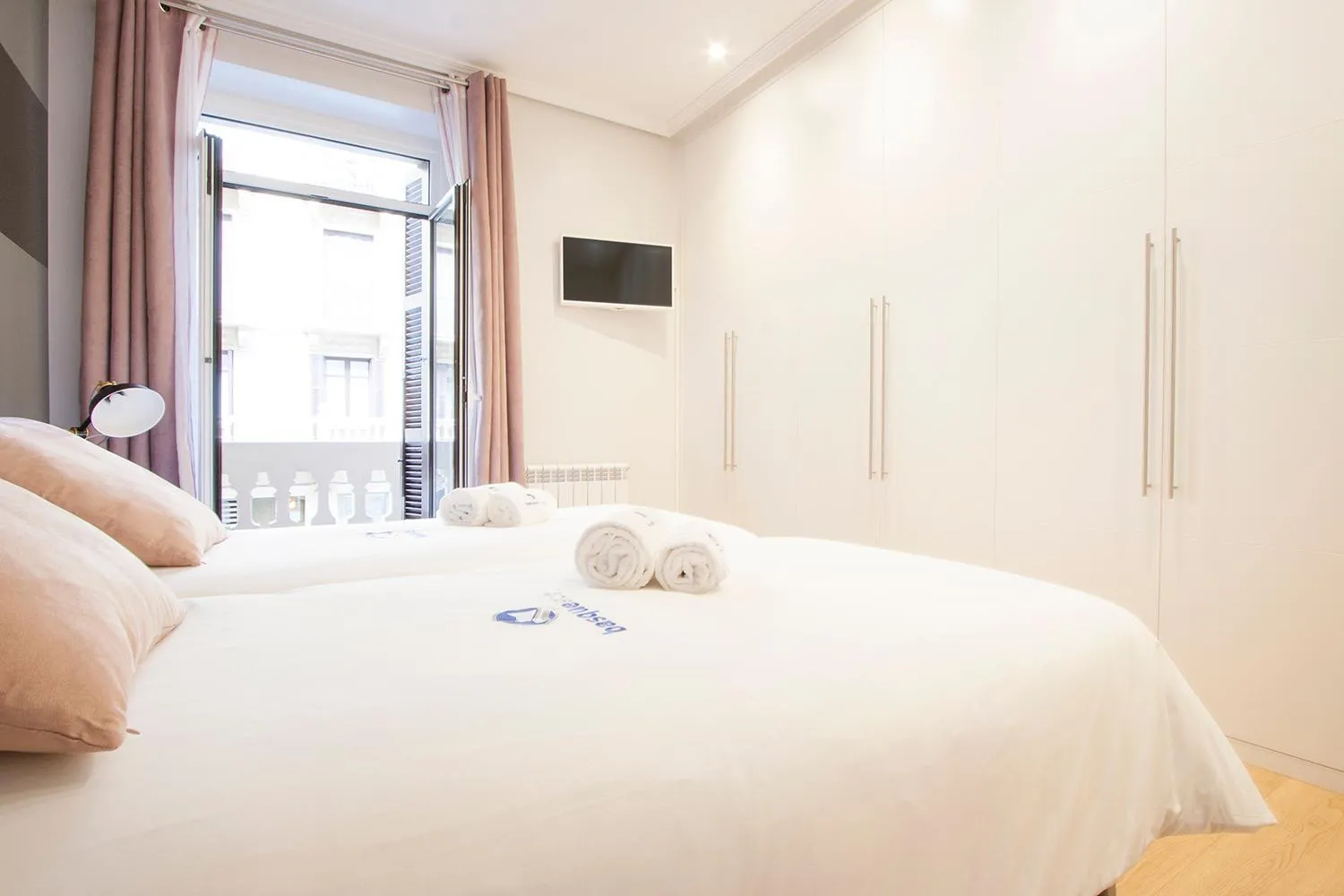 Bed in Gerezi - Basque Stay