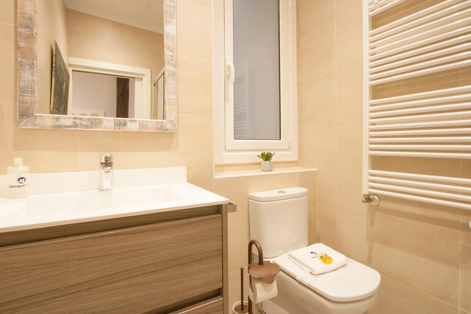 Toilet in Gerezi - Basque Stay