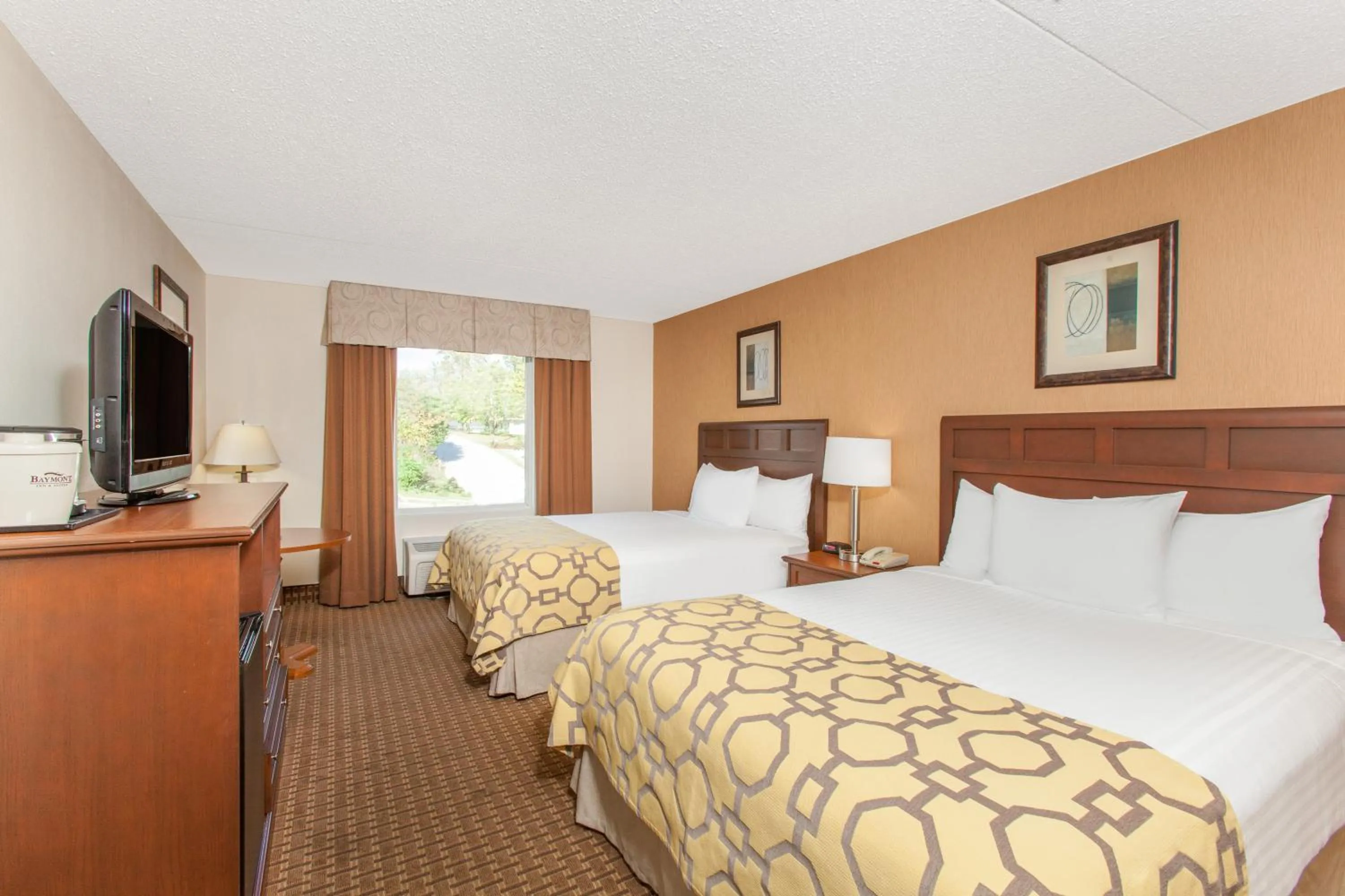 Bedroom, Bed in Baymont by Wyndham Branson - On the Strip