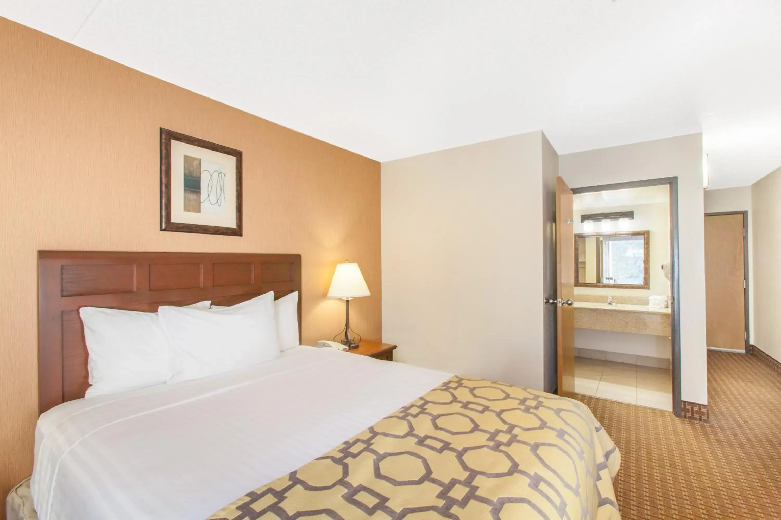 Queen Room - Disability Access - Non-Smoking in Baymont by Wyndham Branson - On the Strip Queen Room - Disability Access - Non-Smoking in Baymont by Wyndham Branson - On the Strip