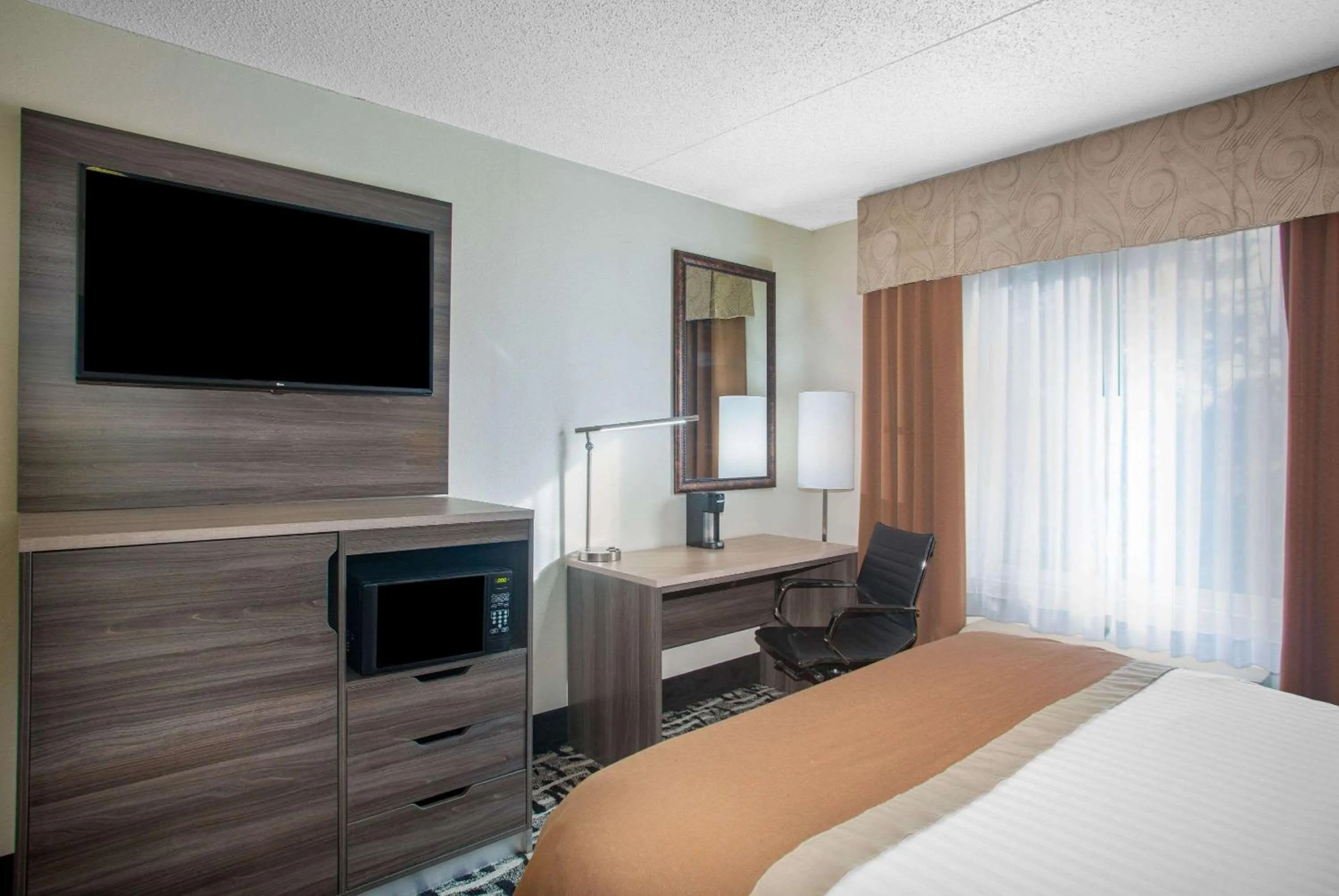 Photo of the whole room, Bed in Baymont by Wyndham Branson - On the Strip