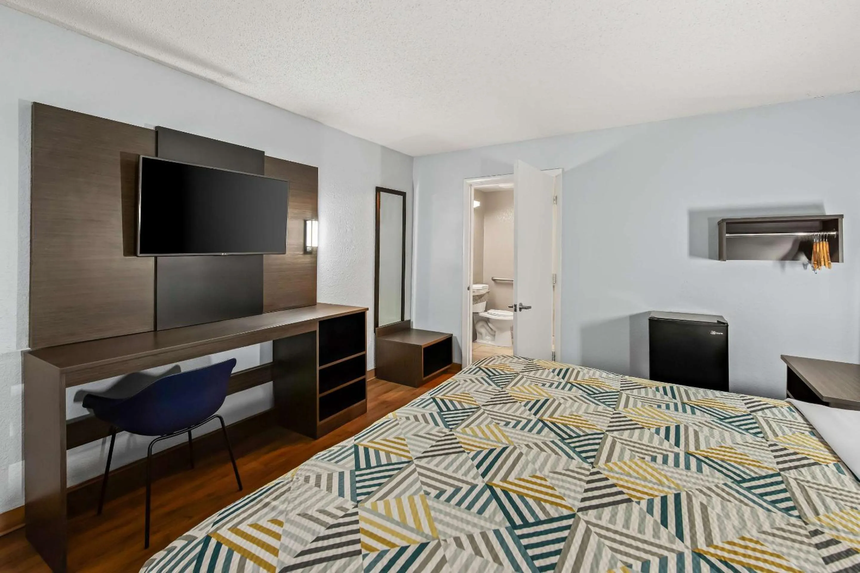 Bedroom, Bed in Motel 6 Lester - Philadelphia Airport