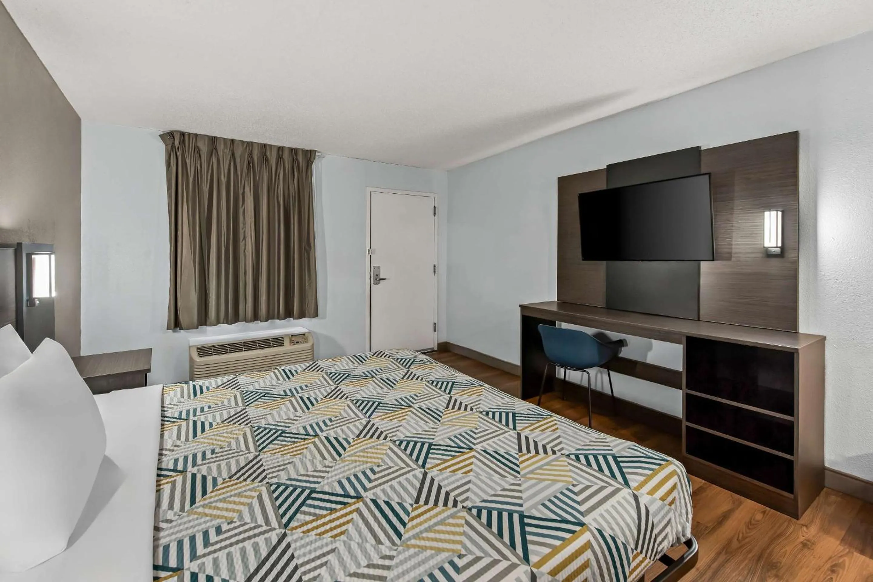 Bedroom, Bed in Motel 6 Lester - Philadelphia Airport