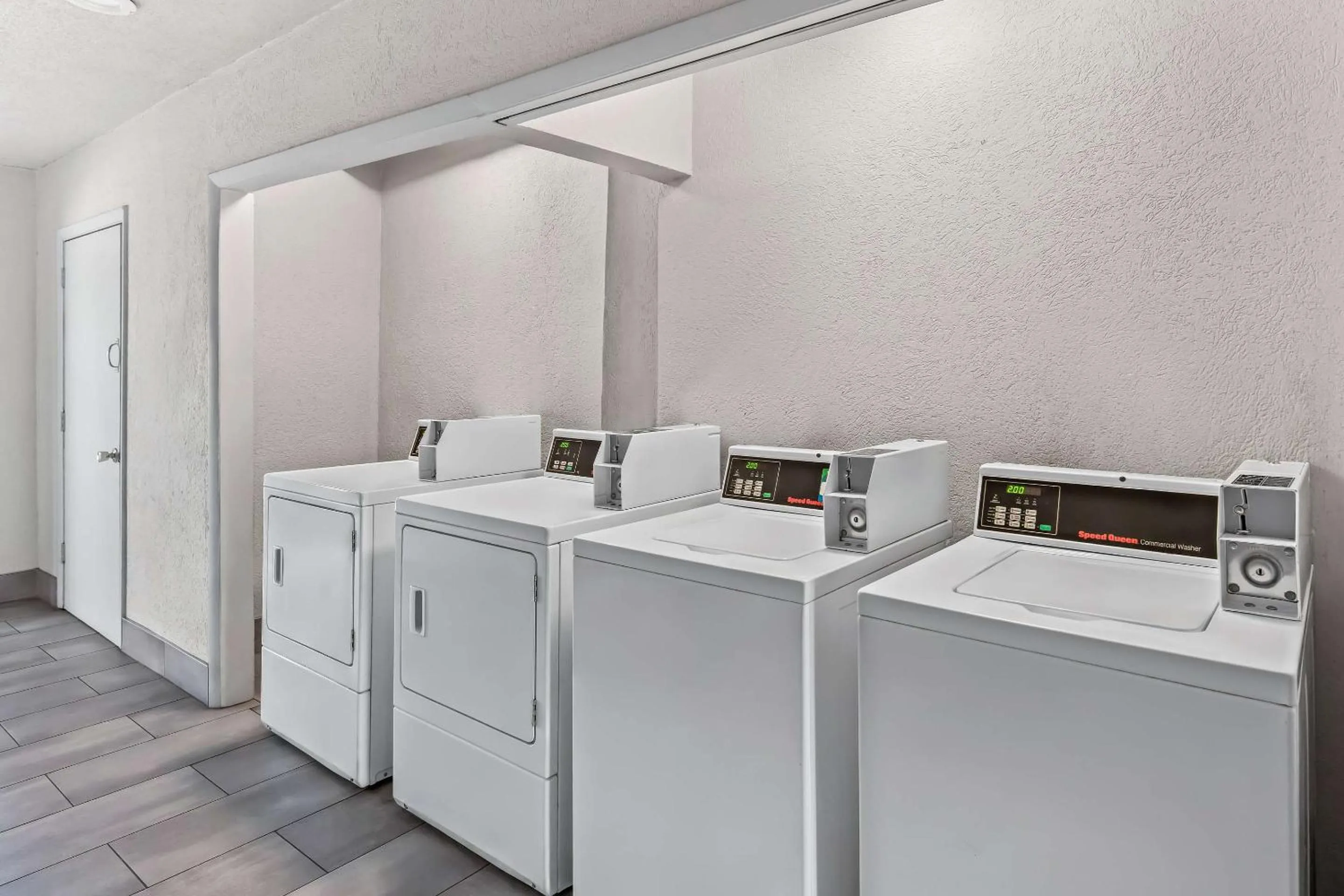 Property building in Motel 6 Lester - Philadelphia Airport