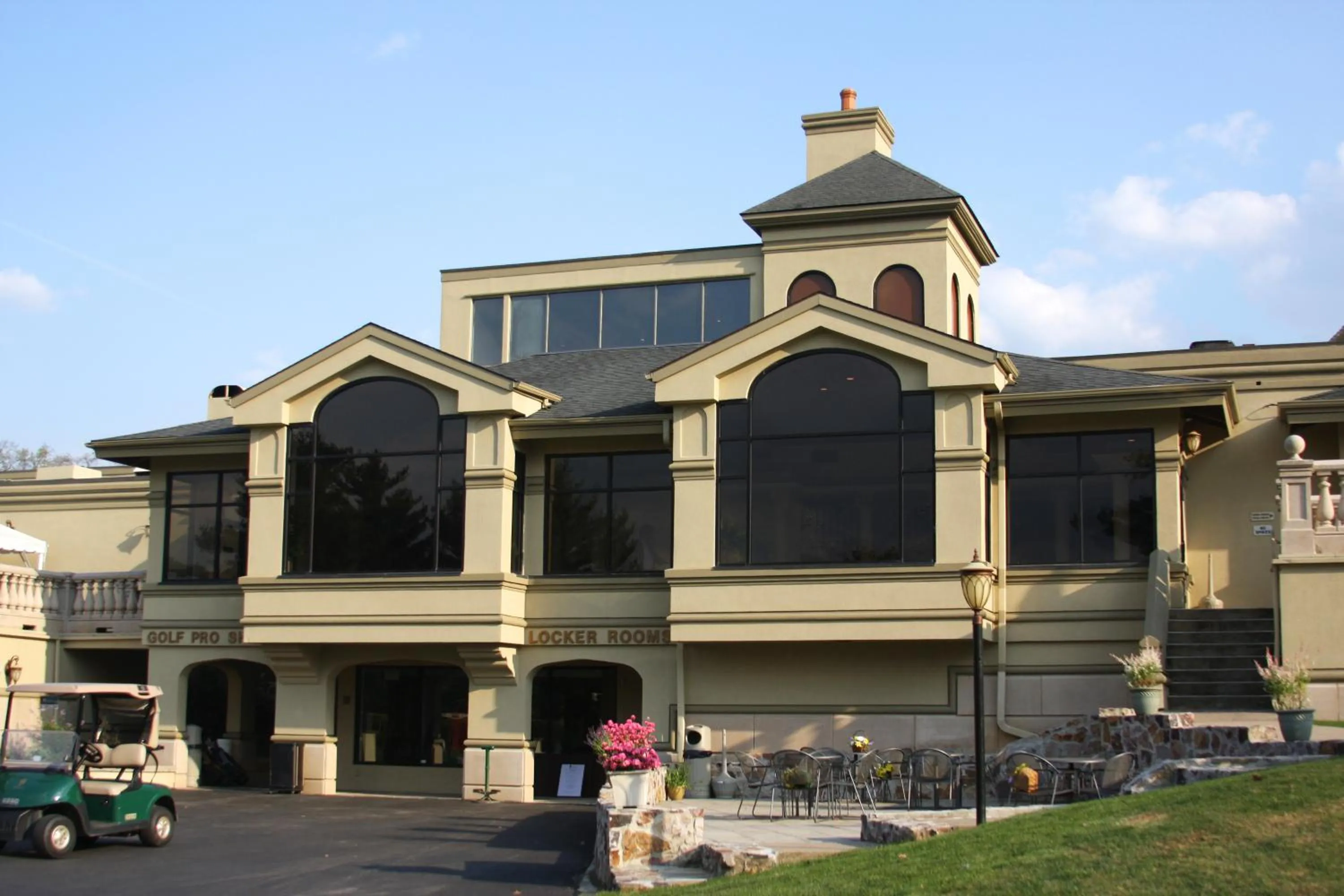 Facade/entrance in Toftrees Golf Resort