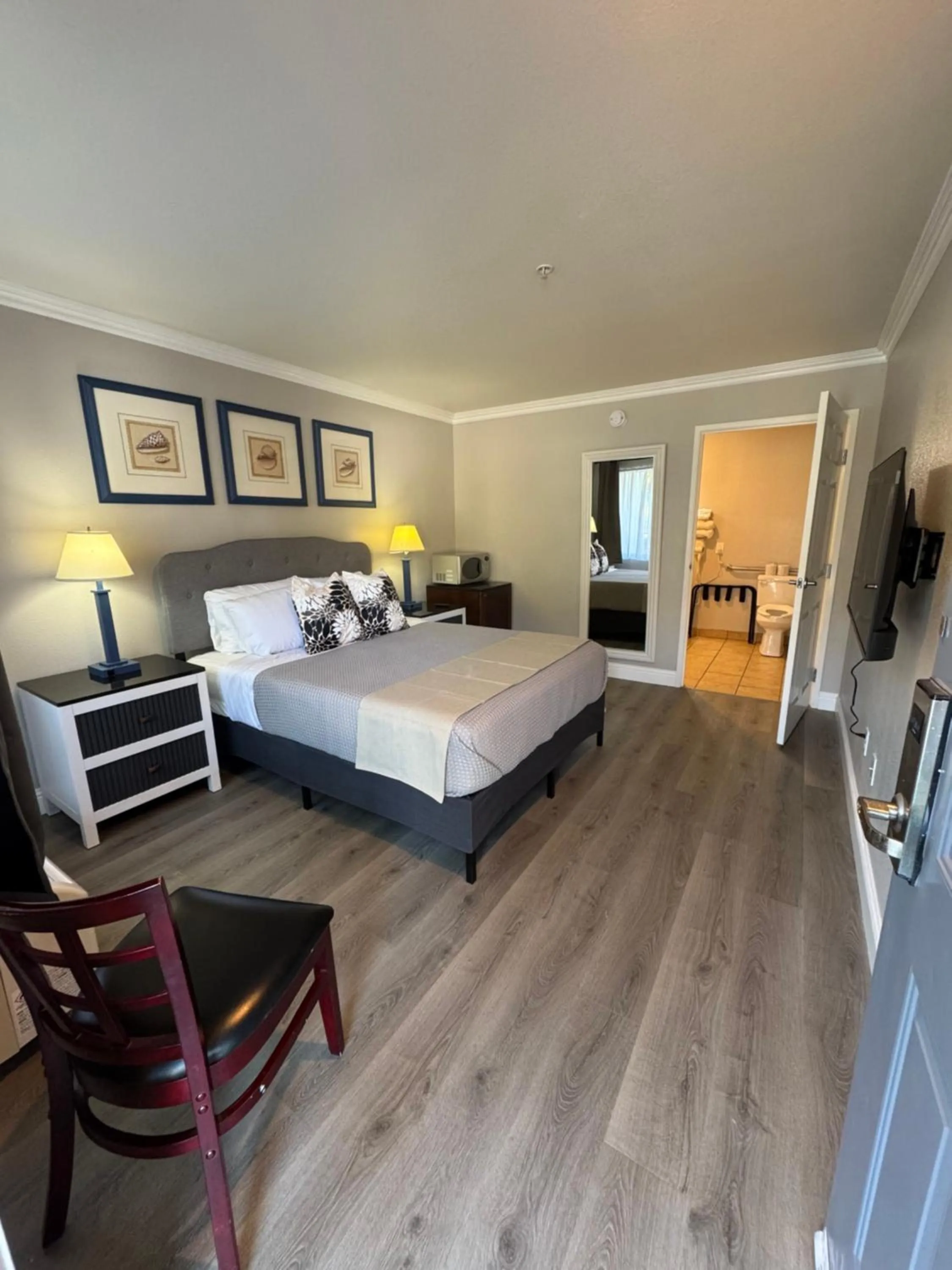 Bedroom, Bed in Dune Surfer Inn