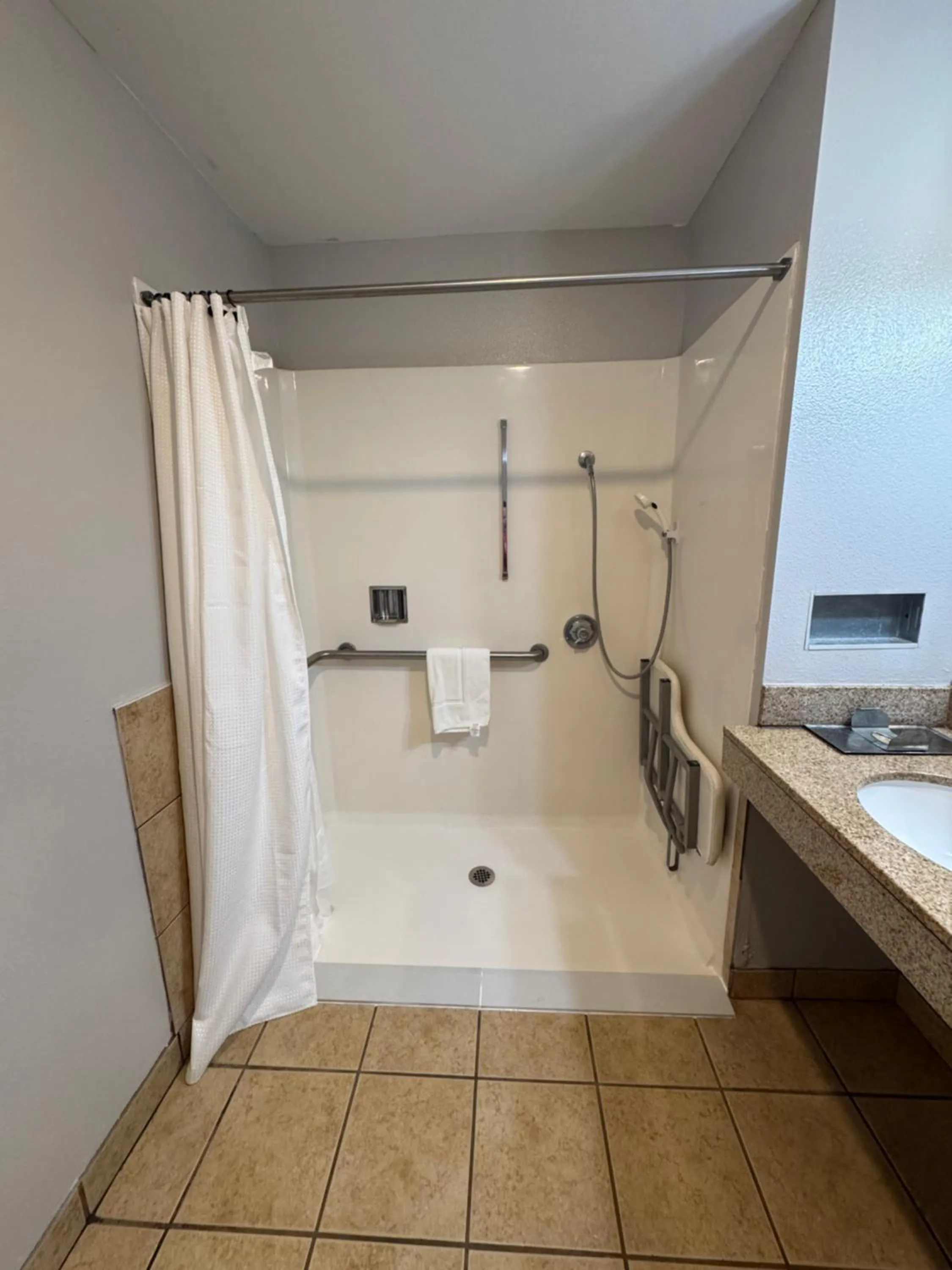 Shower in Dune Surfer Inn