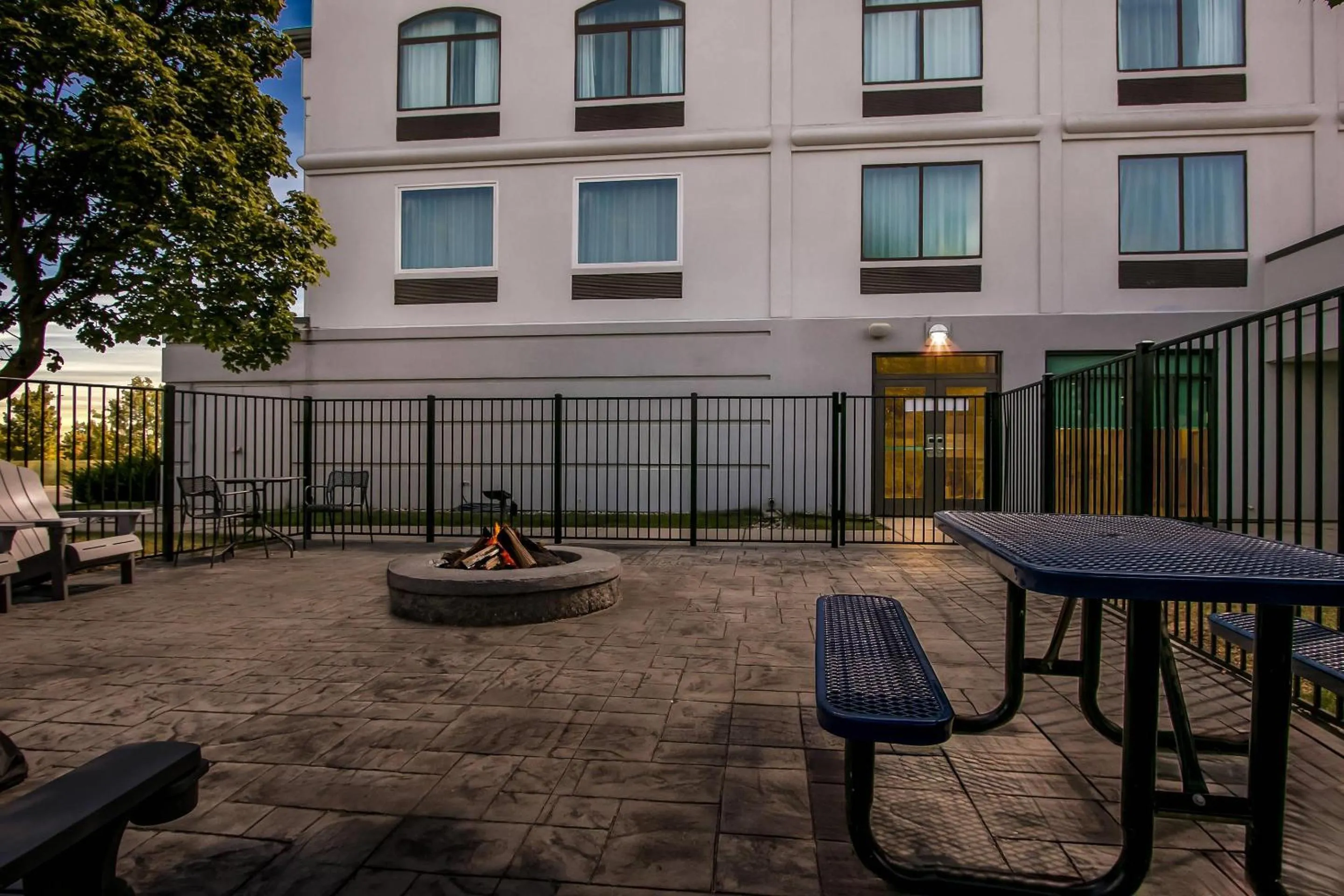 Property building in Comfort Inn & Suites Grand Blanc-Flint