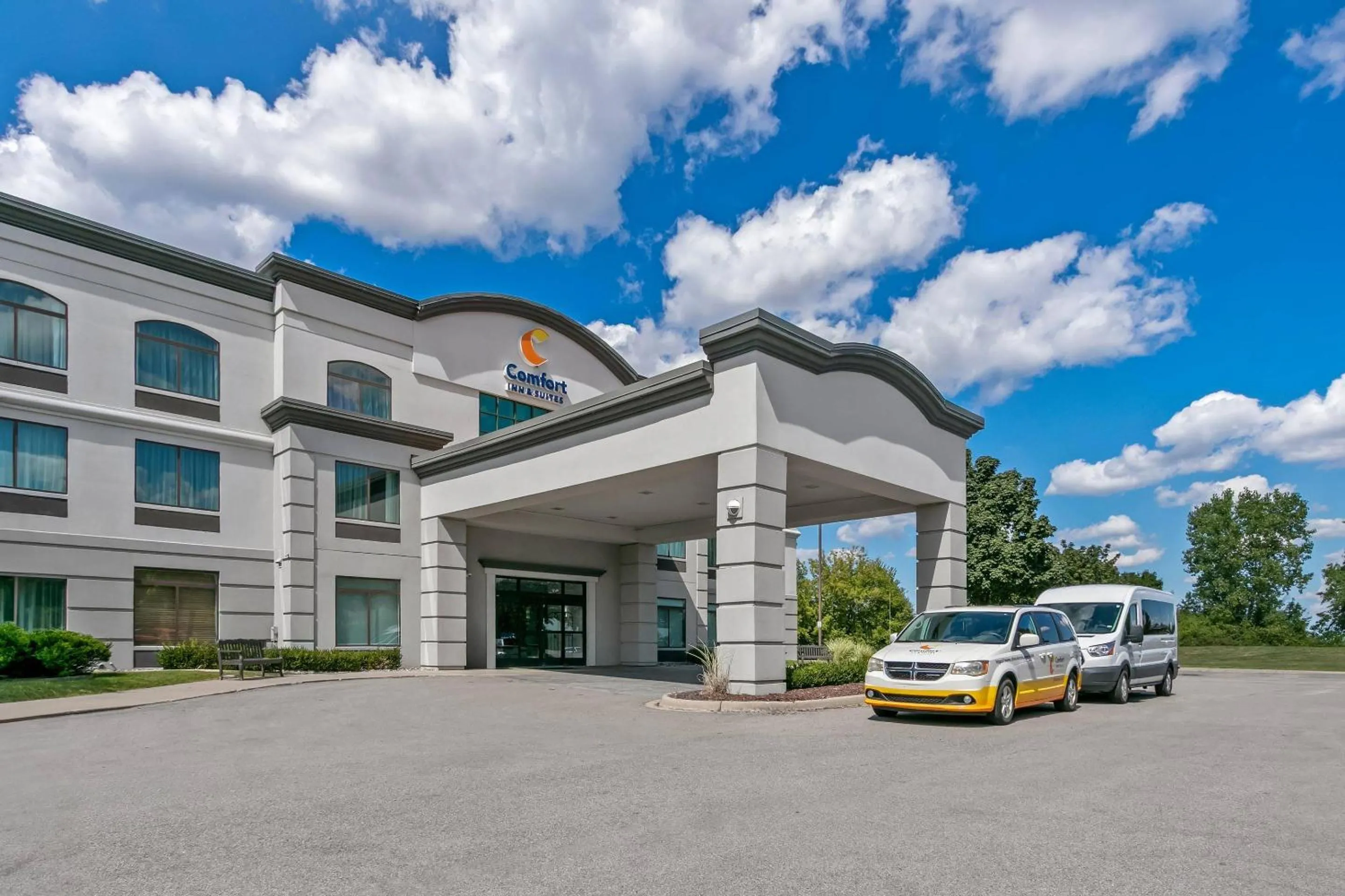 Property building in Comfort Inn & Suites Grand Blanc-Flint