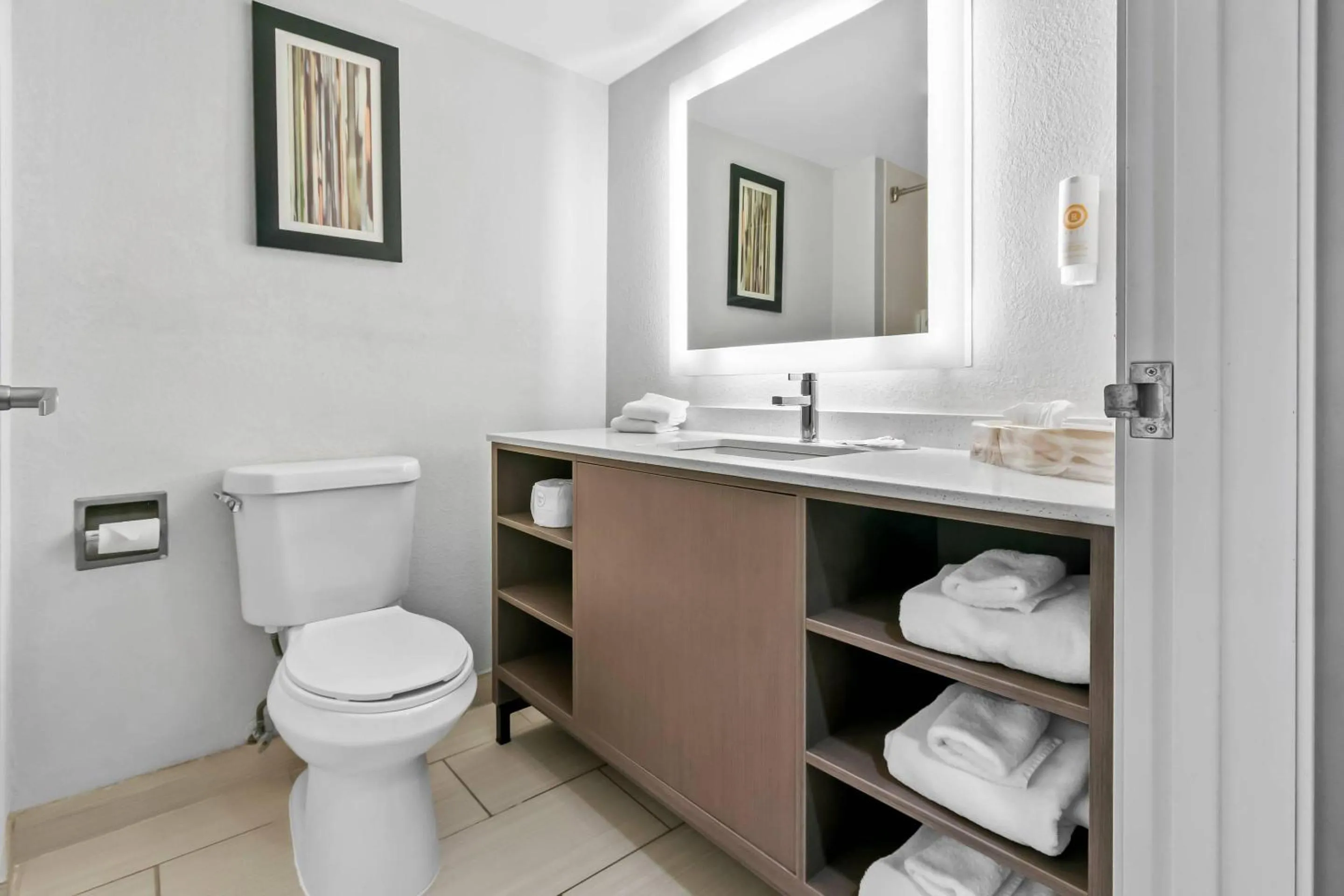 Bedroom in Comfort Inn & Suites Grand Blanc-Flint