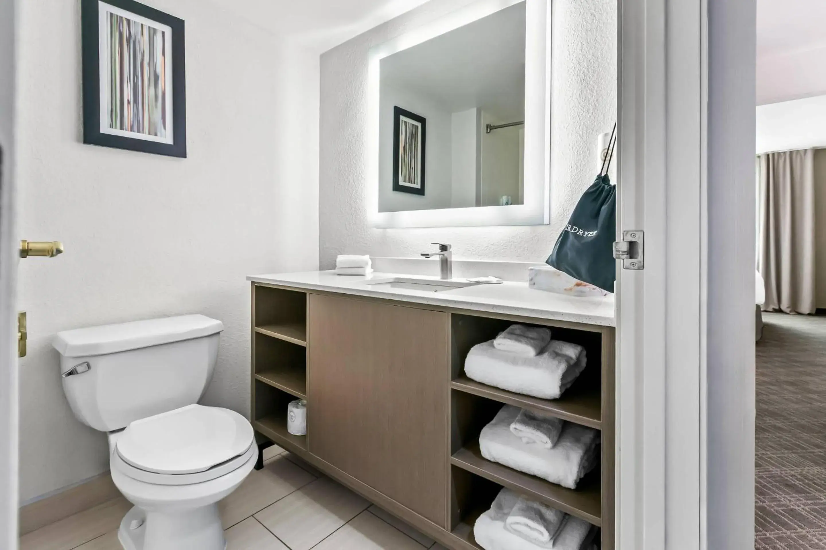 Bedroom in Comfort Inn & Suites Grand Blanc-Flint Bedroom in Comfort Inn & Suites Grand Blanc-Flint