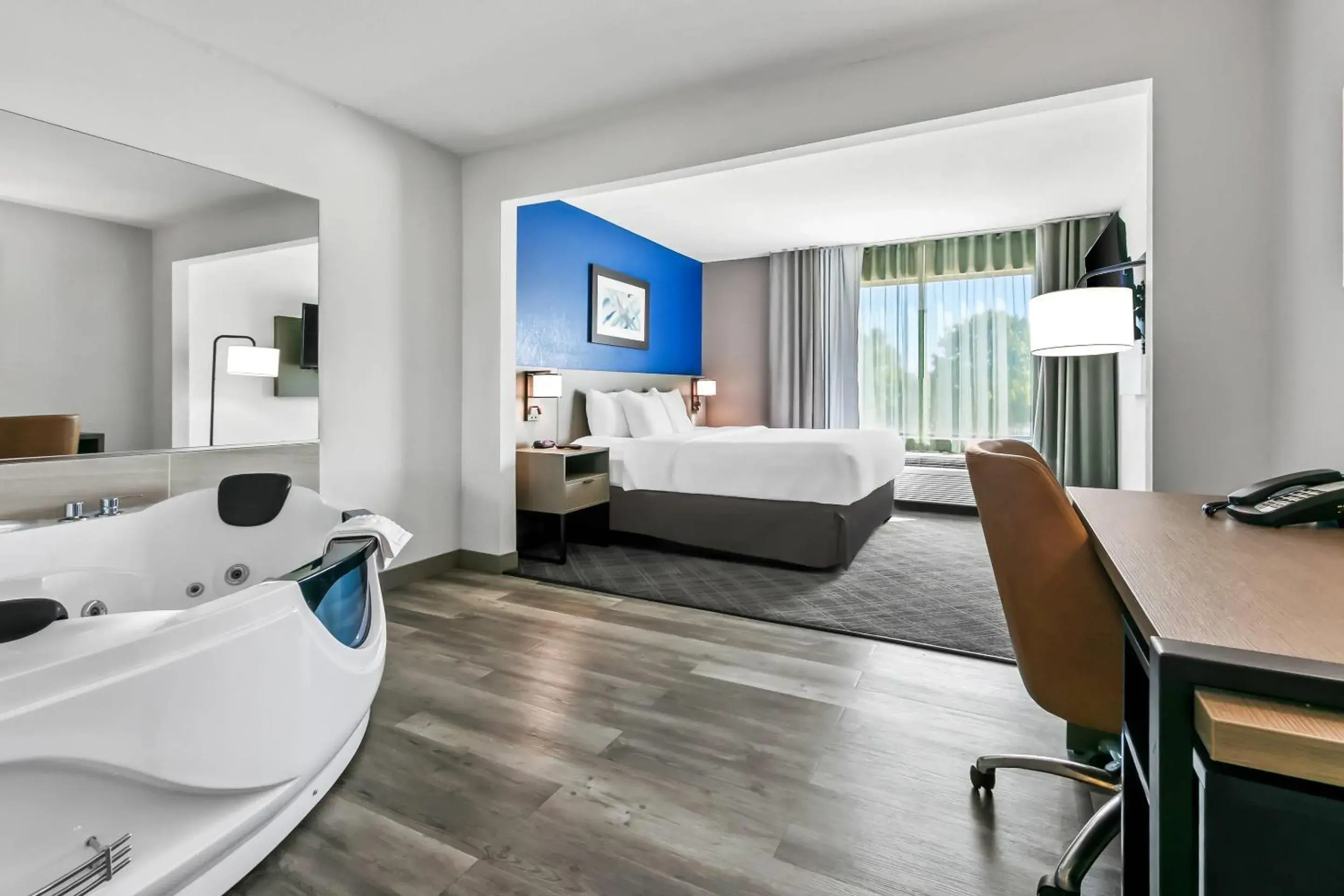 Bedroom, Bed in Comfort Inn & Suites Grand Blanc-Flint Bedroom, Bed in Comfort Inn & Suites Grand Blanc-Flint