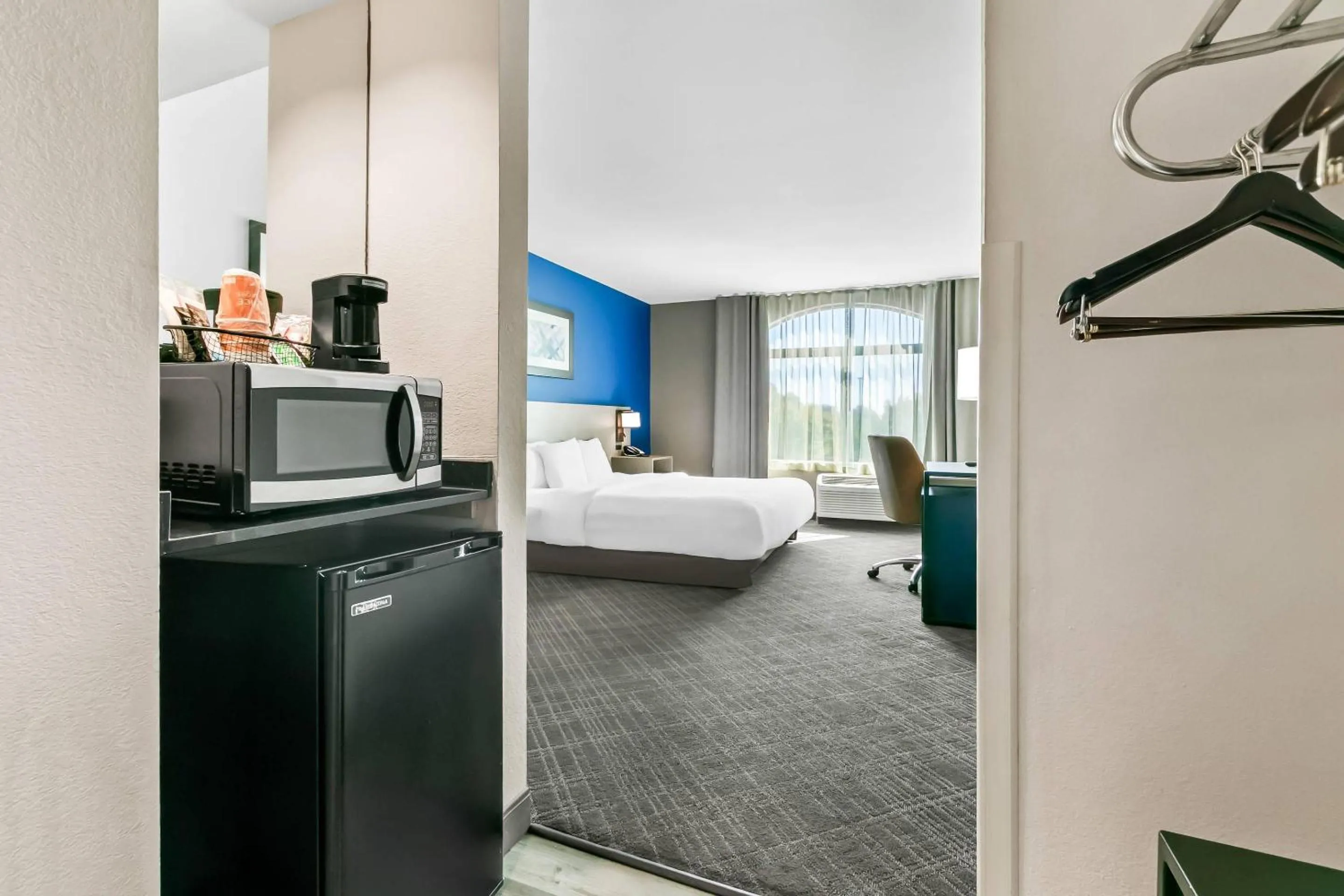 Bedroom, Bed in Comfort Inn & Suites Grand Blanc-Flint