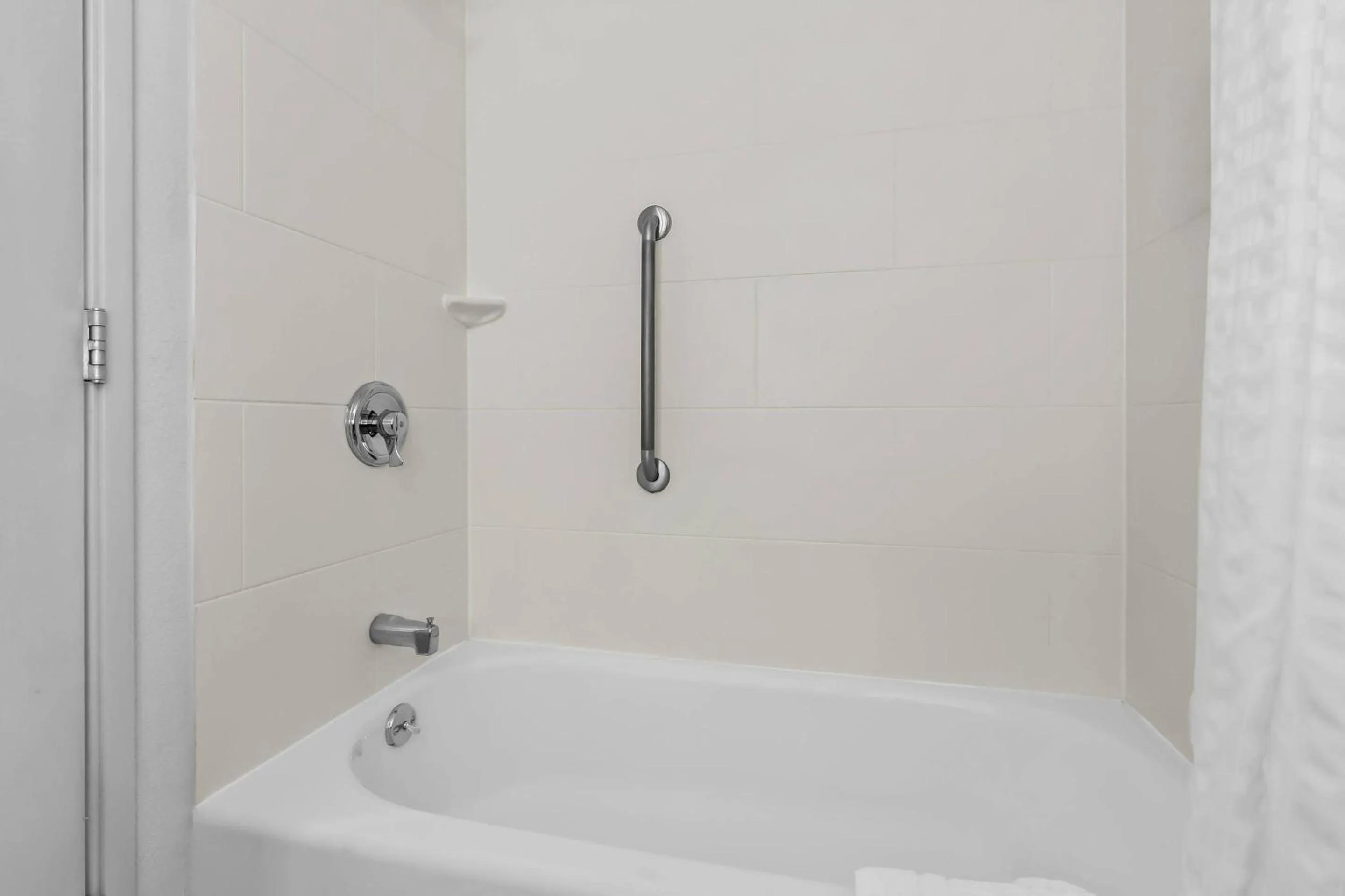 Bedroom in Comfort Inn & Suites Grand Blanc-Flint