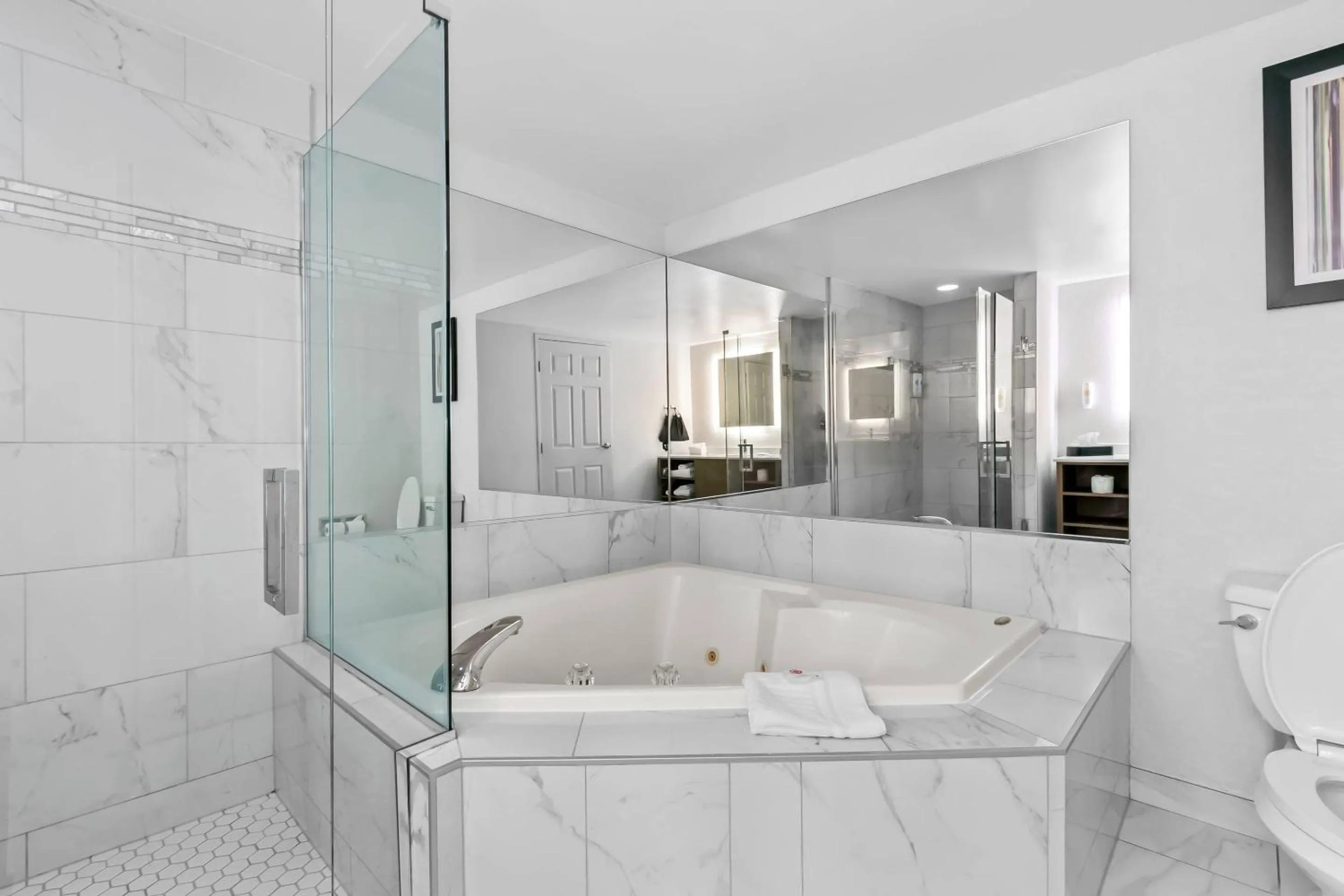 Bedroom in Comfort Inn & Suites Grand Blanc-Flint