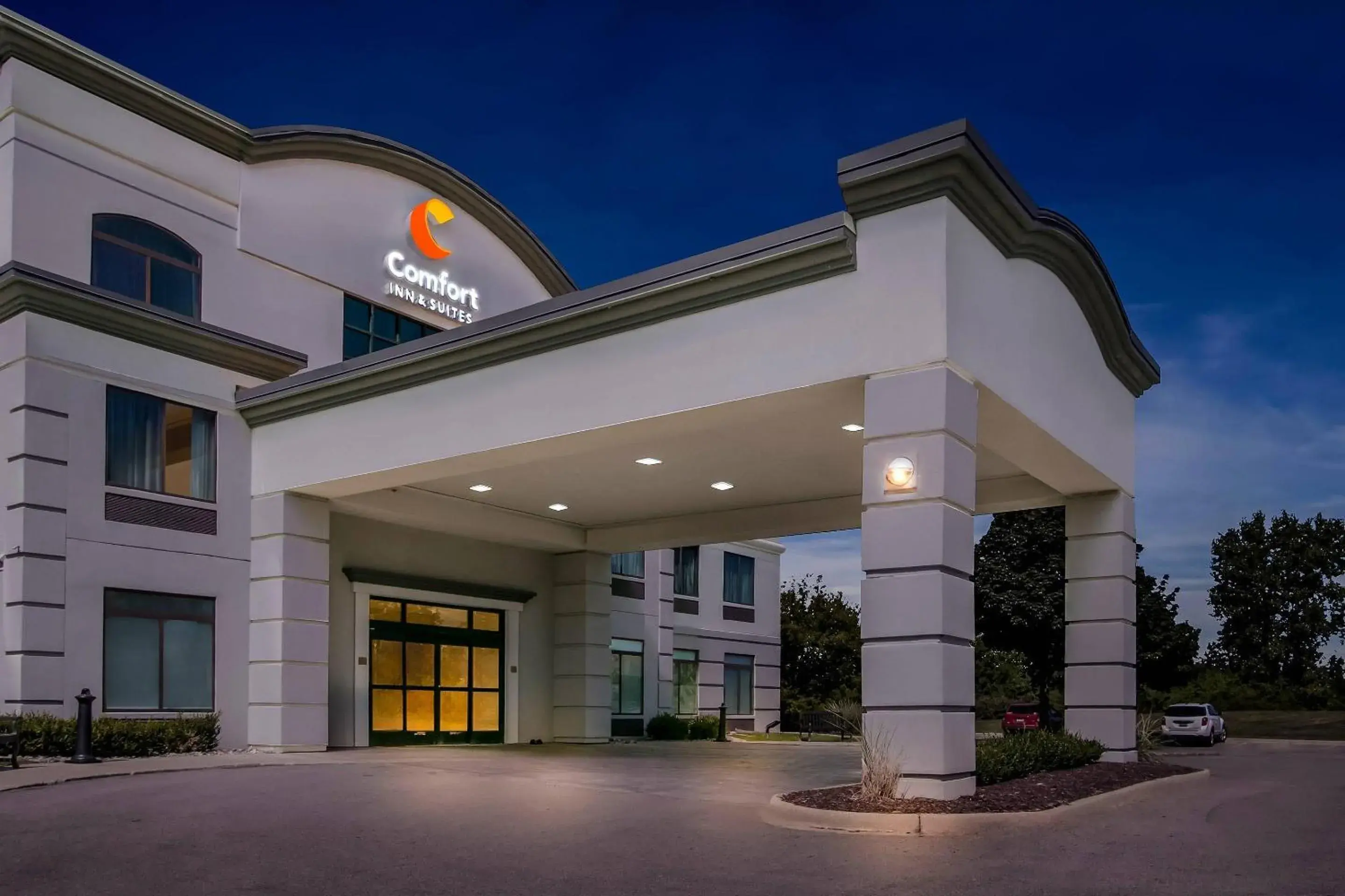 Property building in Comfort Inn & Suites Grand Blanc-Flint Property building in Comfort Inn & Suites Grand Blanc-Flint