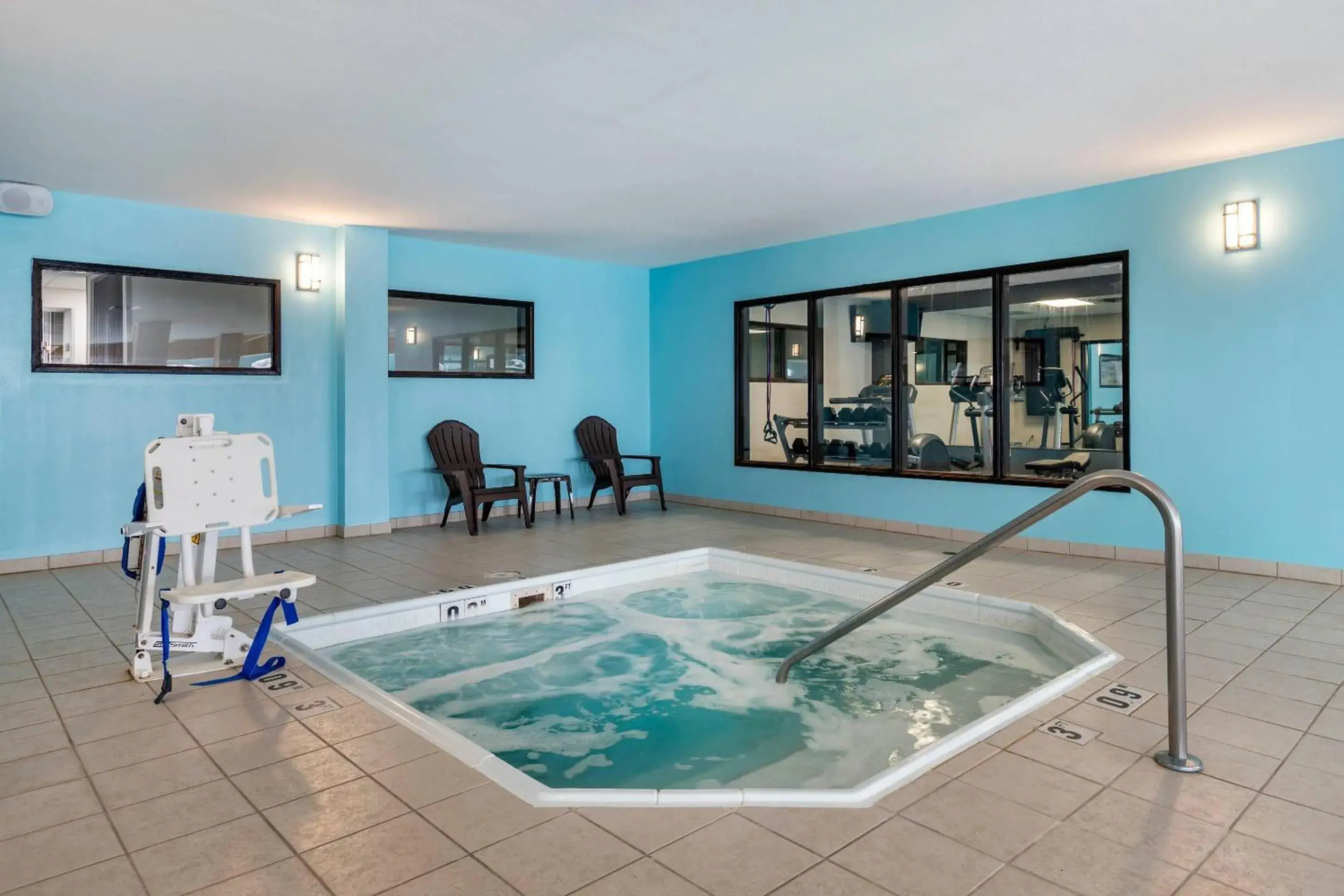 Swimming pool in Comfort Inn & Suites Grand Blanc-Flint Swimming pool in Comfort Inn & Suites Grand Blanc-Flint
