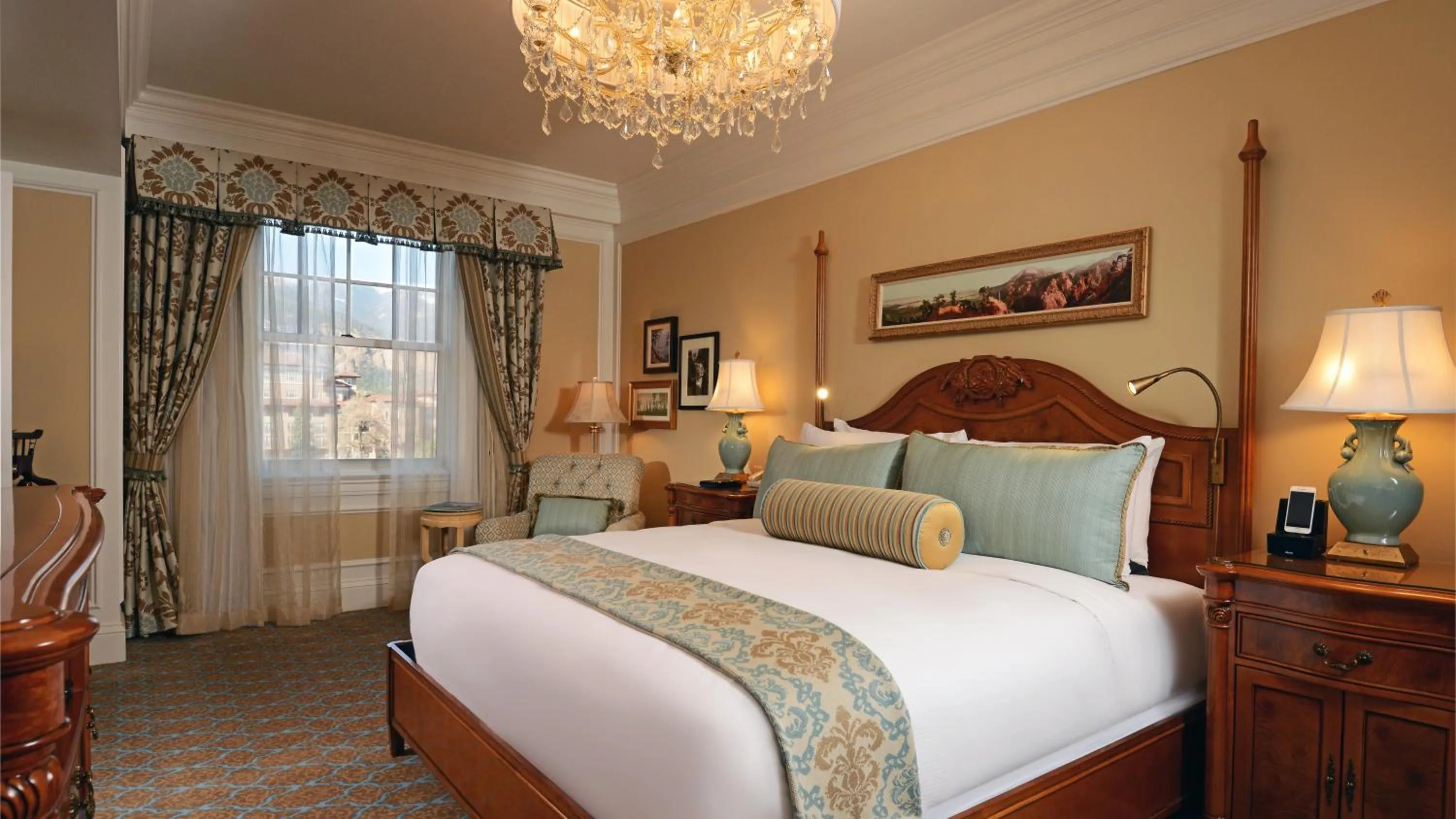 Bedroom, Bed in The Broadmoor