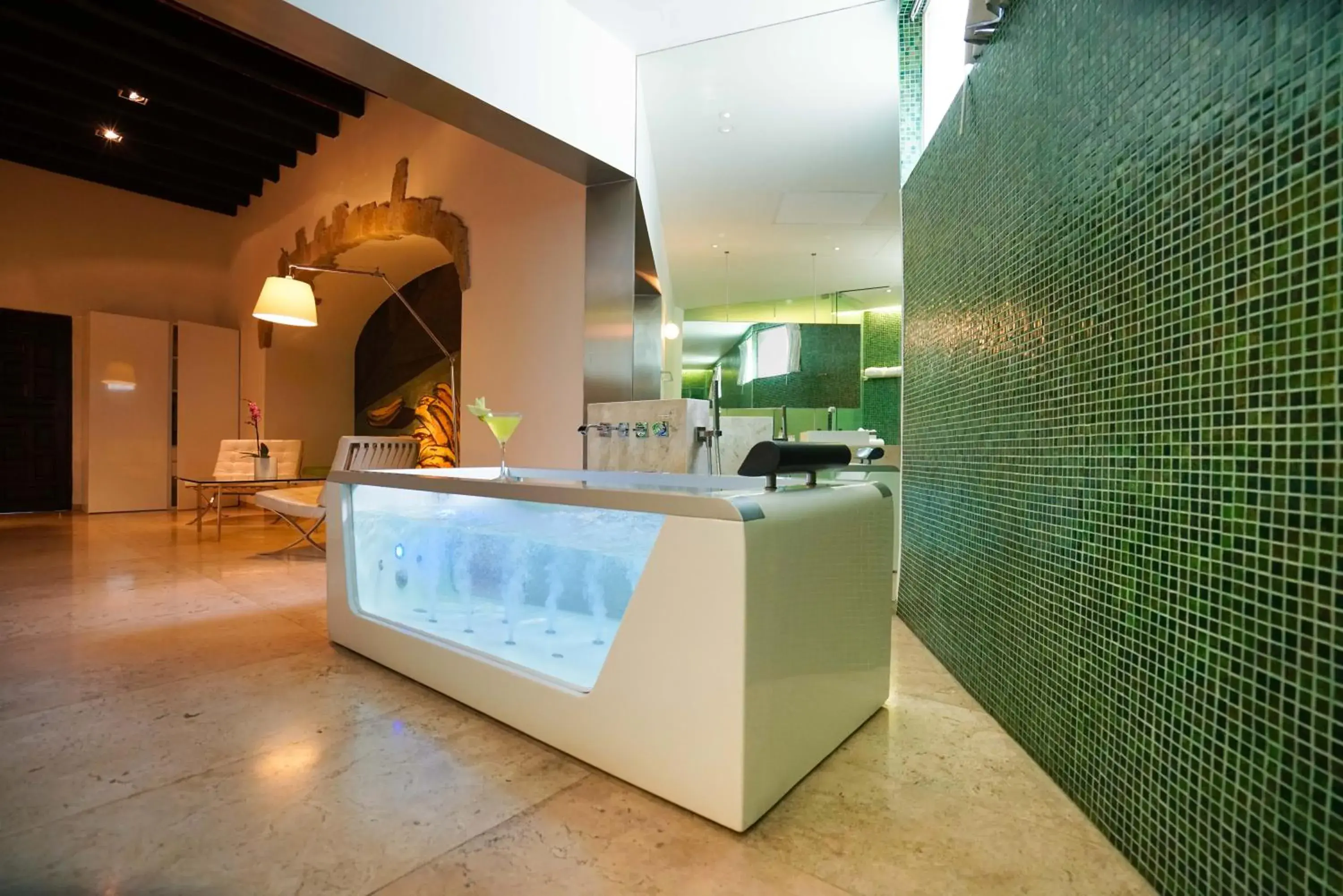 Hot Tub in Anticavilla Hotel Restaurante & Spa Hot Tub in Anticavilla Hotel Restaurante & Spa