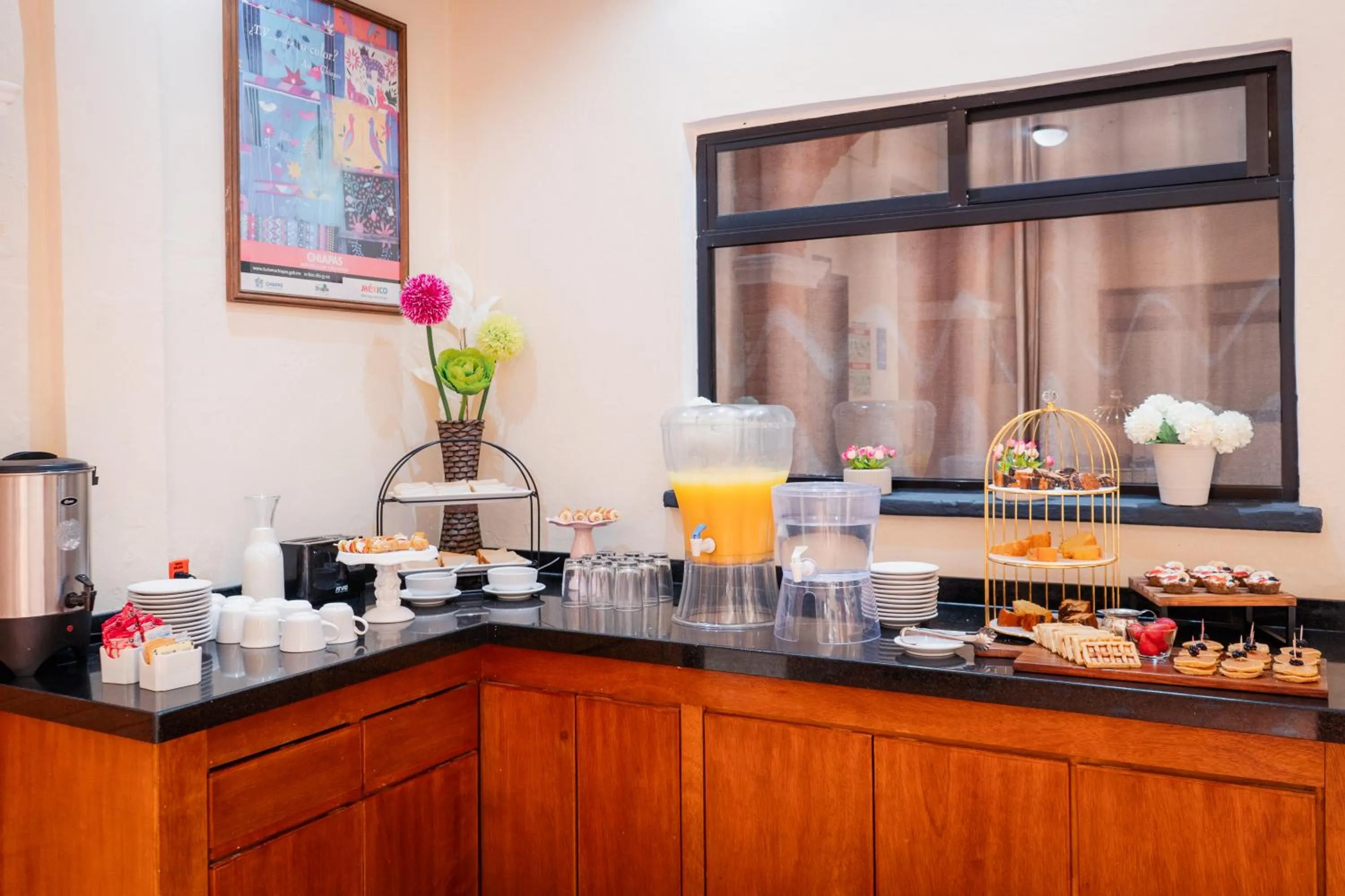 Restaurant/places to eat in Hotel del Carmen, en el Centro- DESAYUNO Incluido !