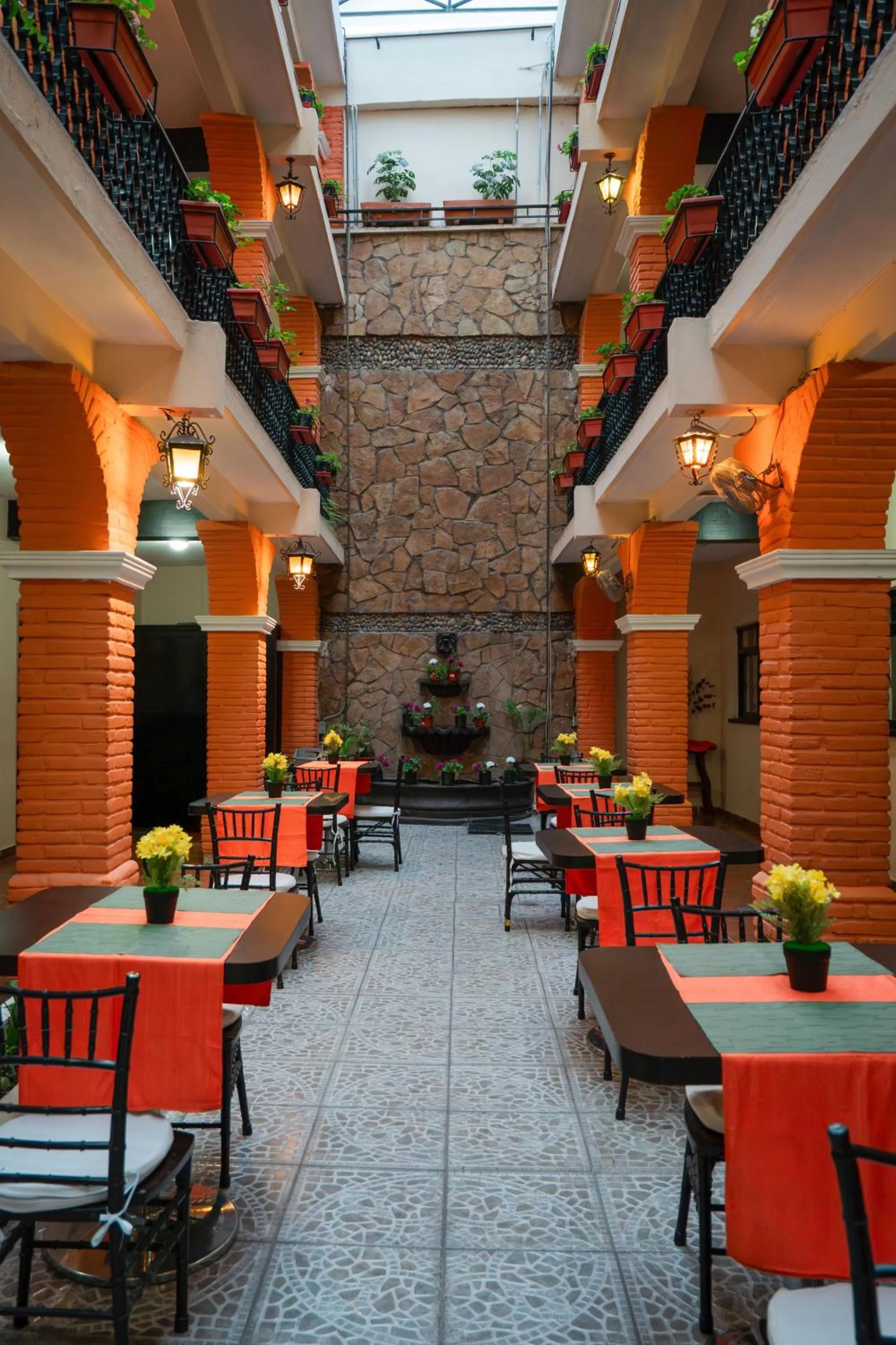 Property building in Hotel del Carmen, en el Centro- DESAYUNO Incluido !