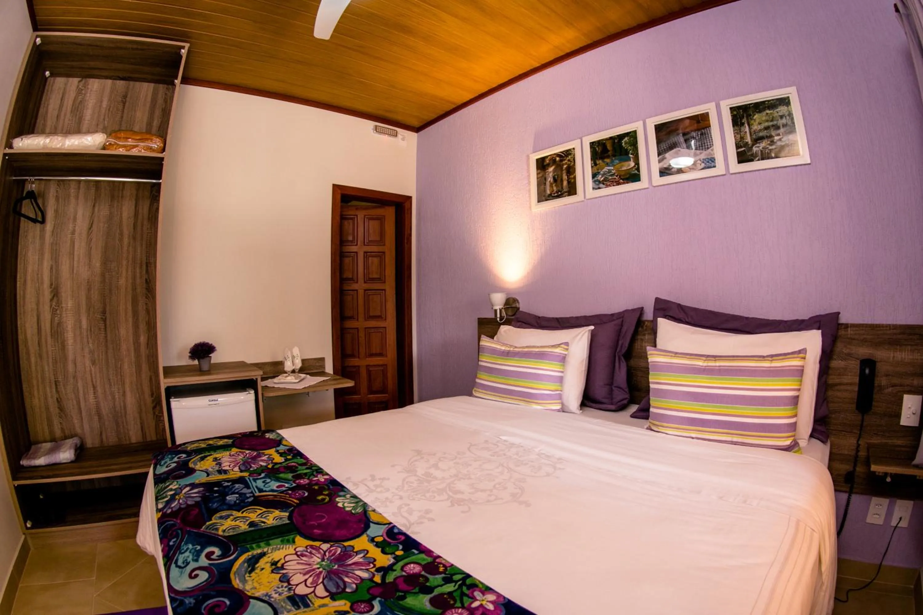 Photo of the whole room in Chez Domaine Pousada Organica