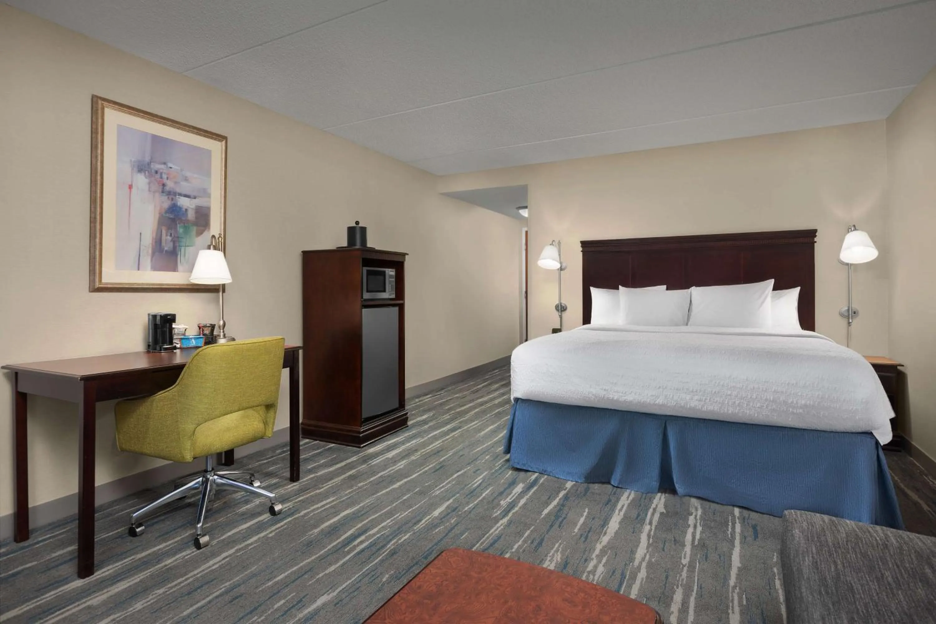 Bedroom, Bed in Hampton Inn Syracuse Clay