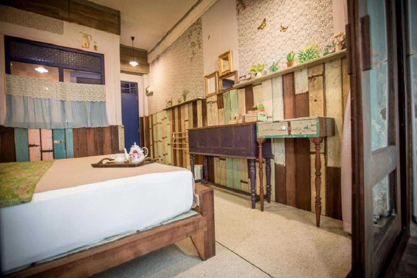 Photo of the whole room, Bed in Phranakorn-Nornlen