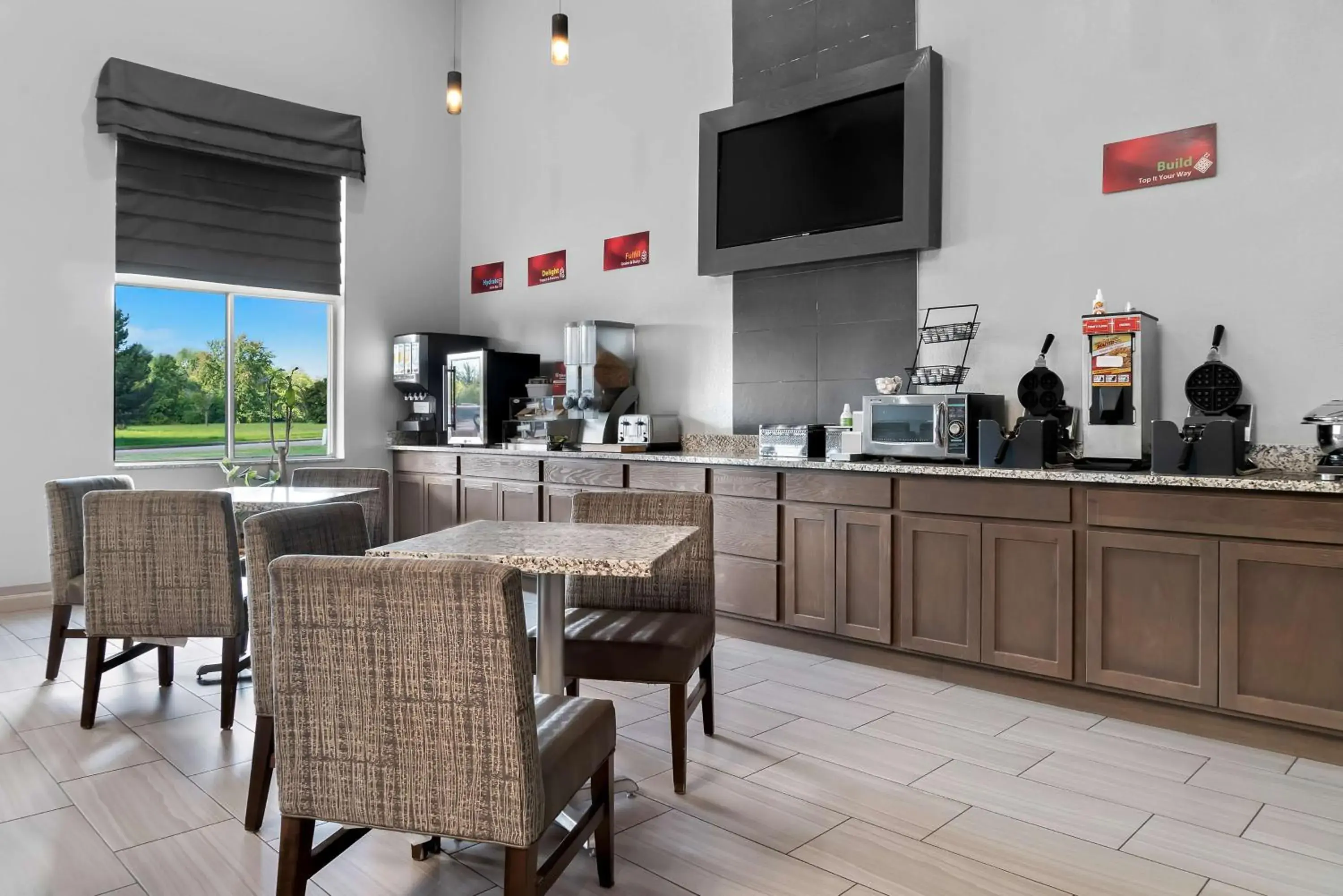 Breakfast in Best Western Plus Flint Airport Inn & Suites Breakfast in Best Western Plus Flint Airport Inn & Suites