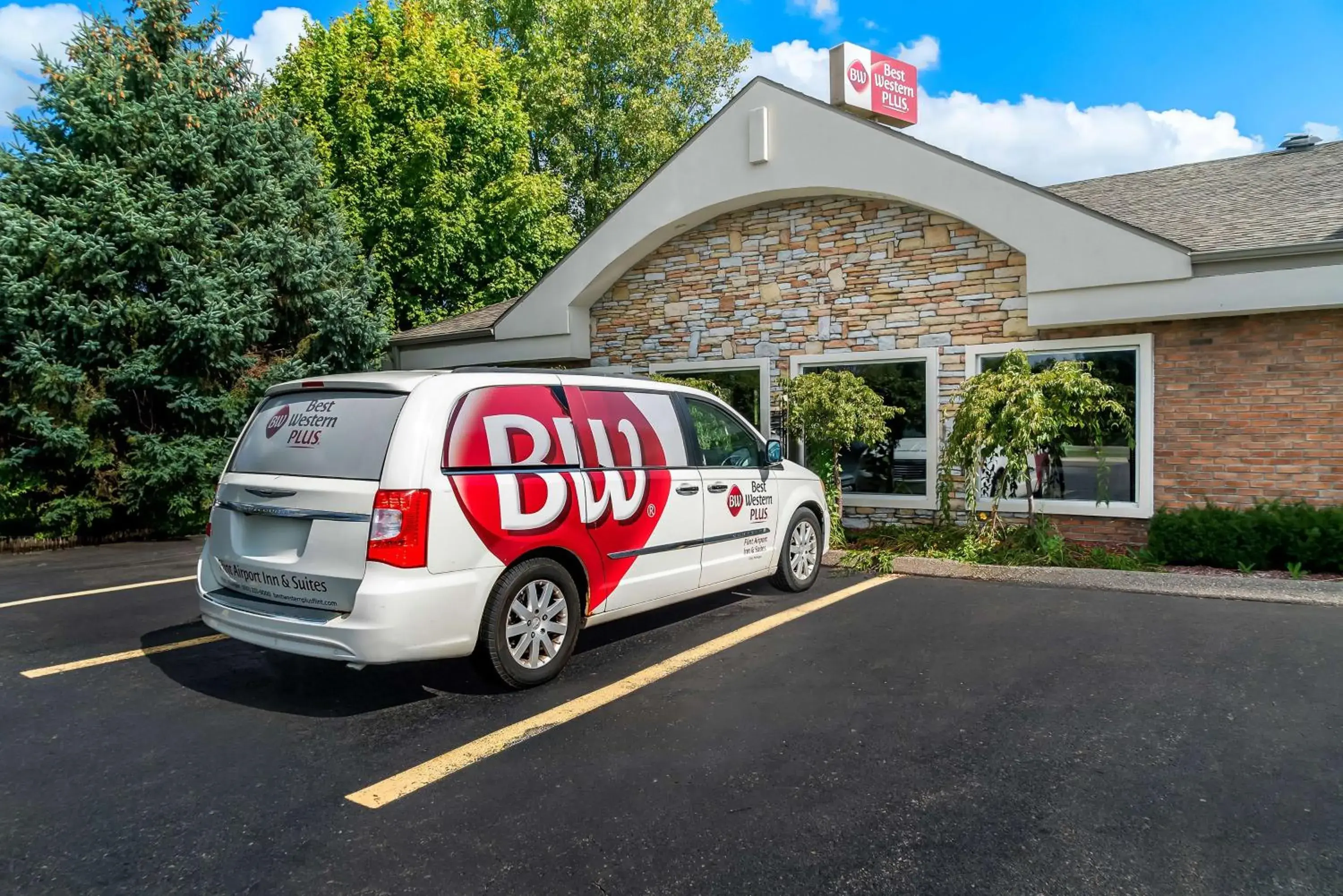 Property building in Best Western Plus Flint Airport Inn & Suites Property building in Best Western Plus Flint Airport Inn & Suites