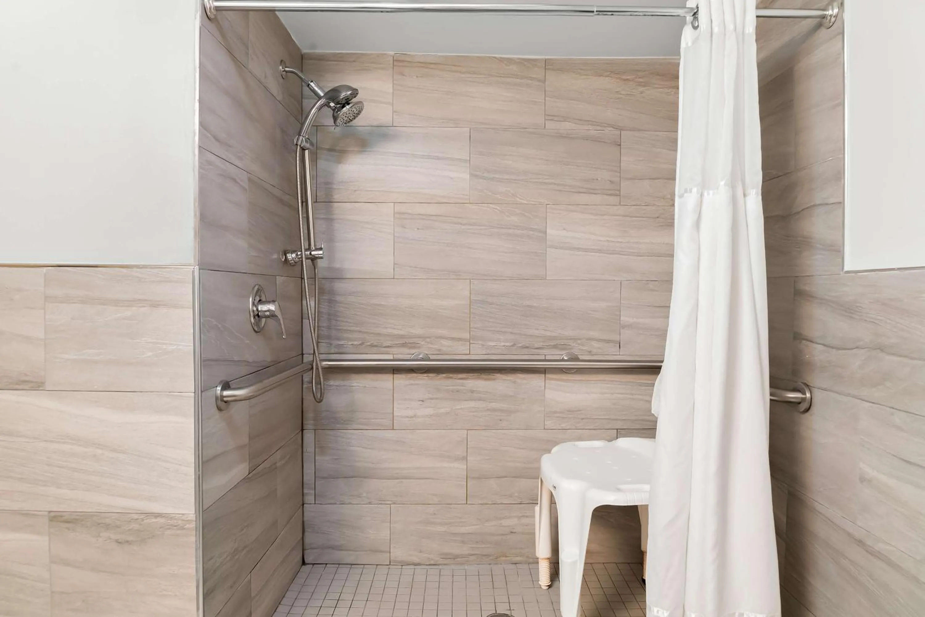 Bathroom in Best Western Plus Flint Airport Inn & Suites