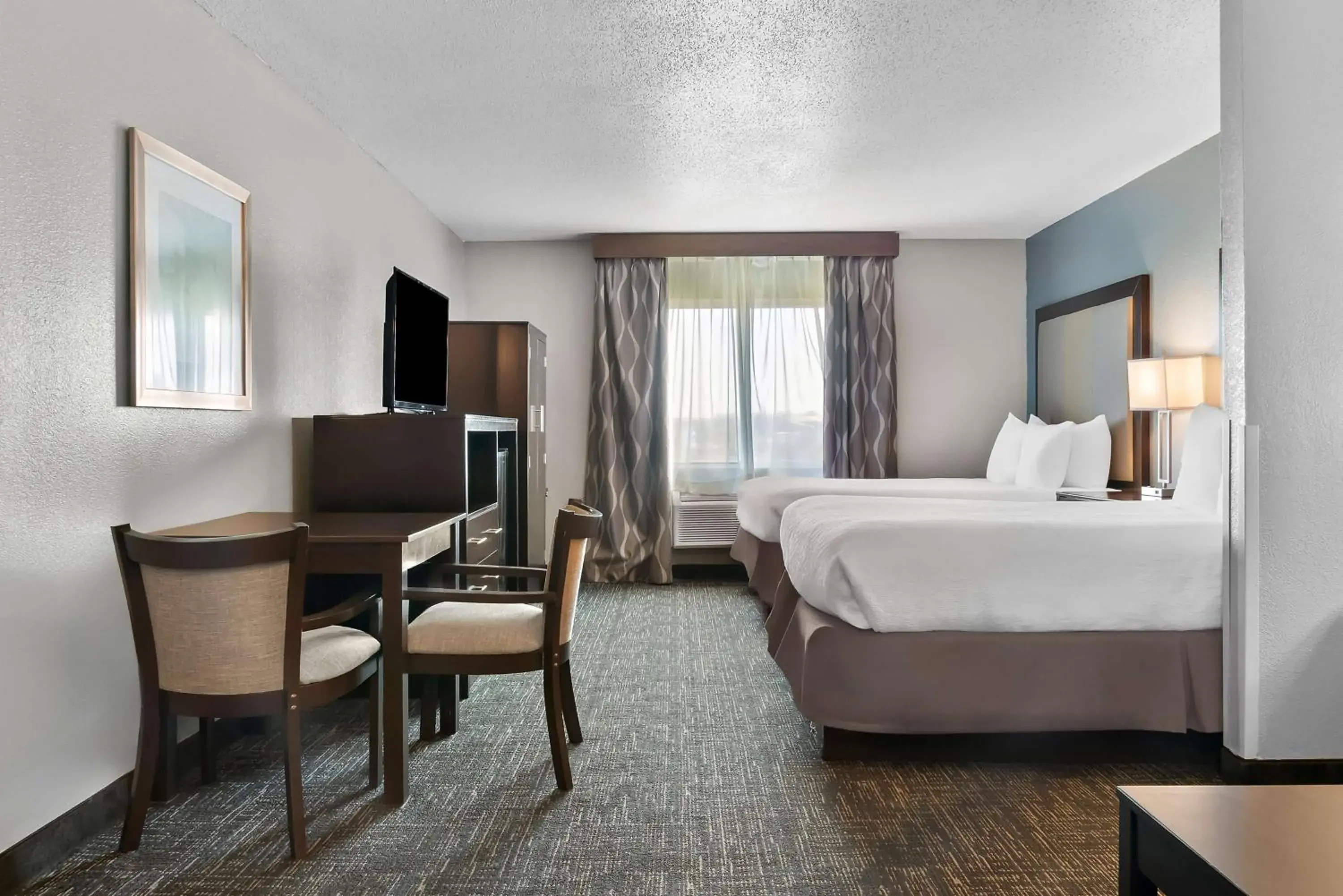 Queen Room with Two Queen Beds in Best Western Plus Flint Airport Inn & Suites Queen Room with Two Queen Beds in Best Western Plus Flint Airport Inn & Suites