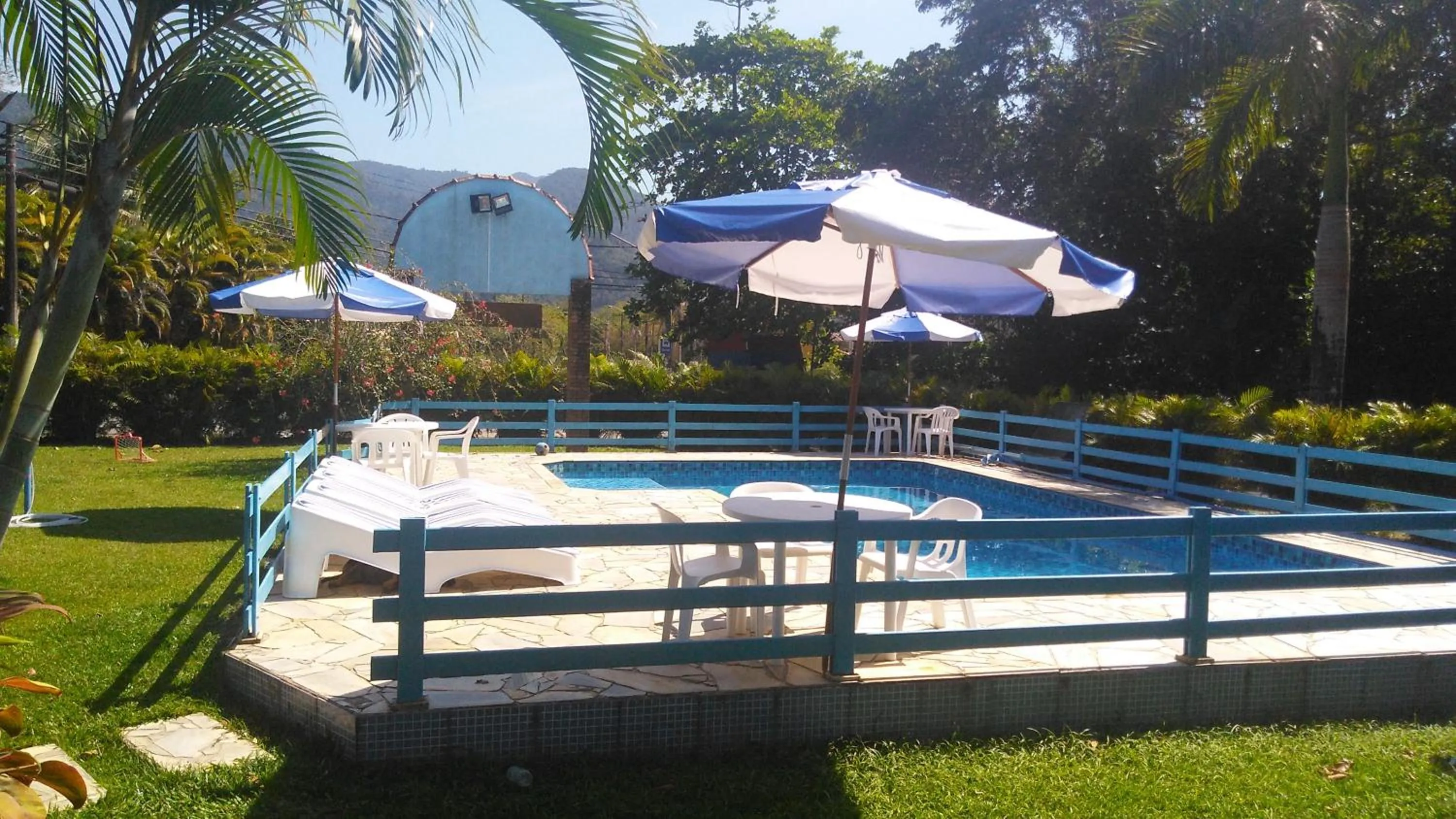 Swimming pool in Francis Hotel Pousada