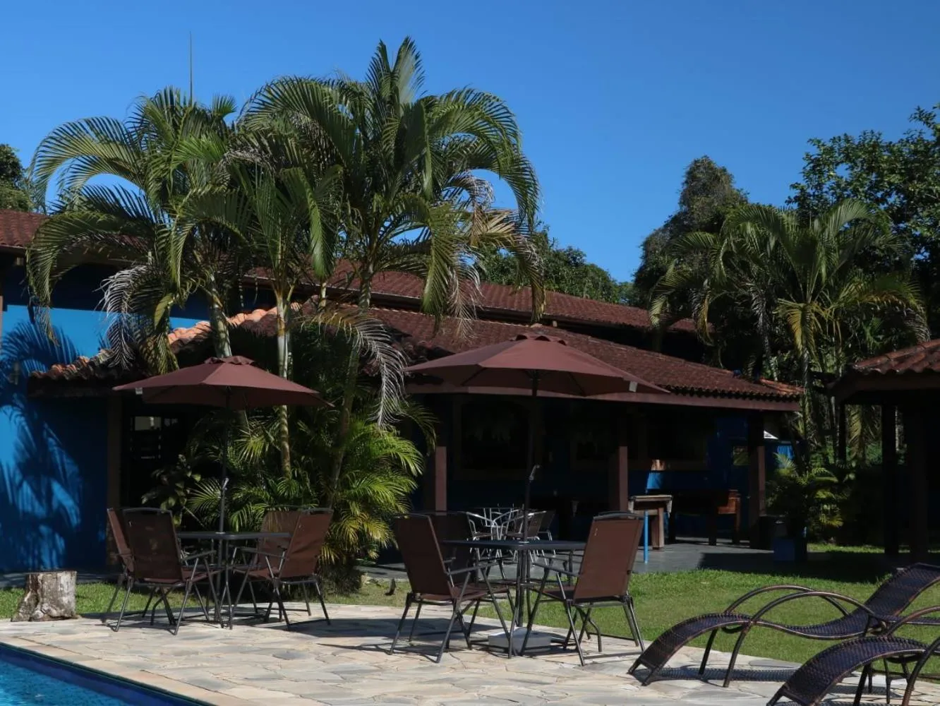 Swimming pool in Francis Hotel Pousada