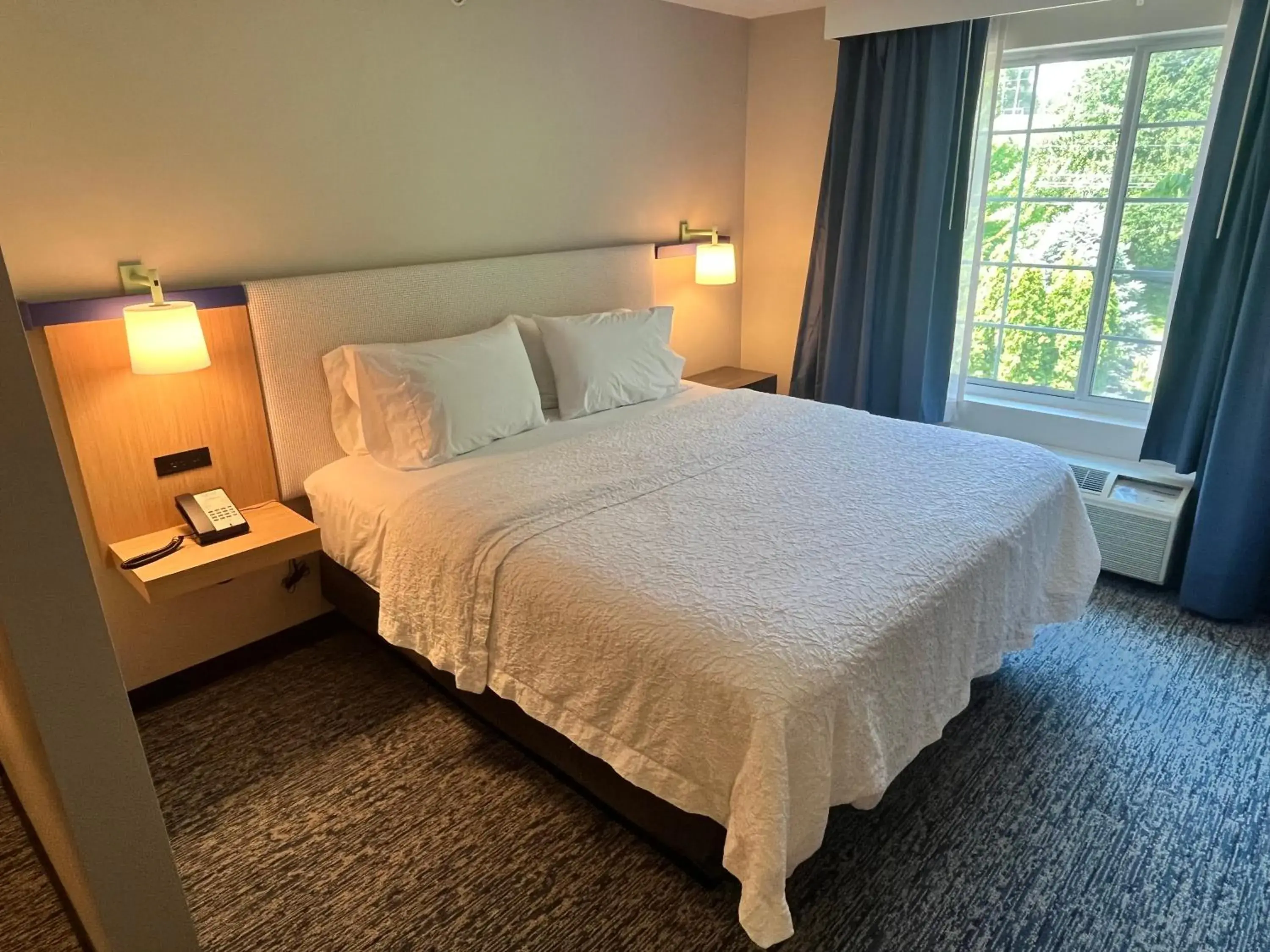 Bedroom, Bed in Tapa Hotel Inn & Suites Bedroom, Bed in Tapa Hotel Inn & Suites