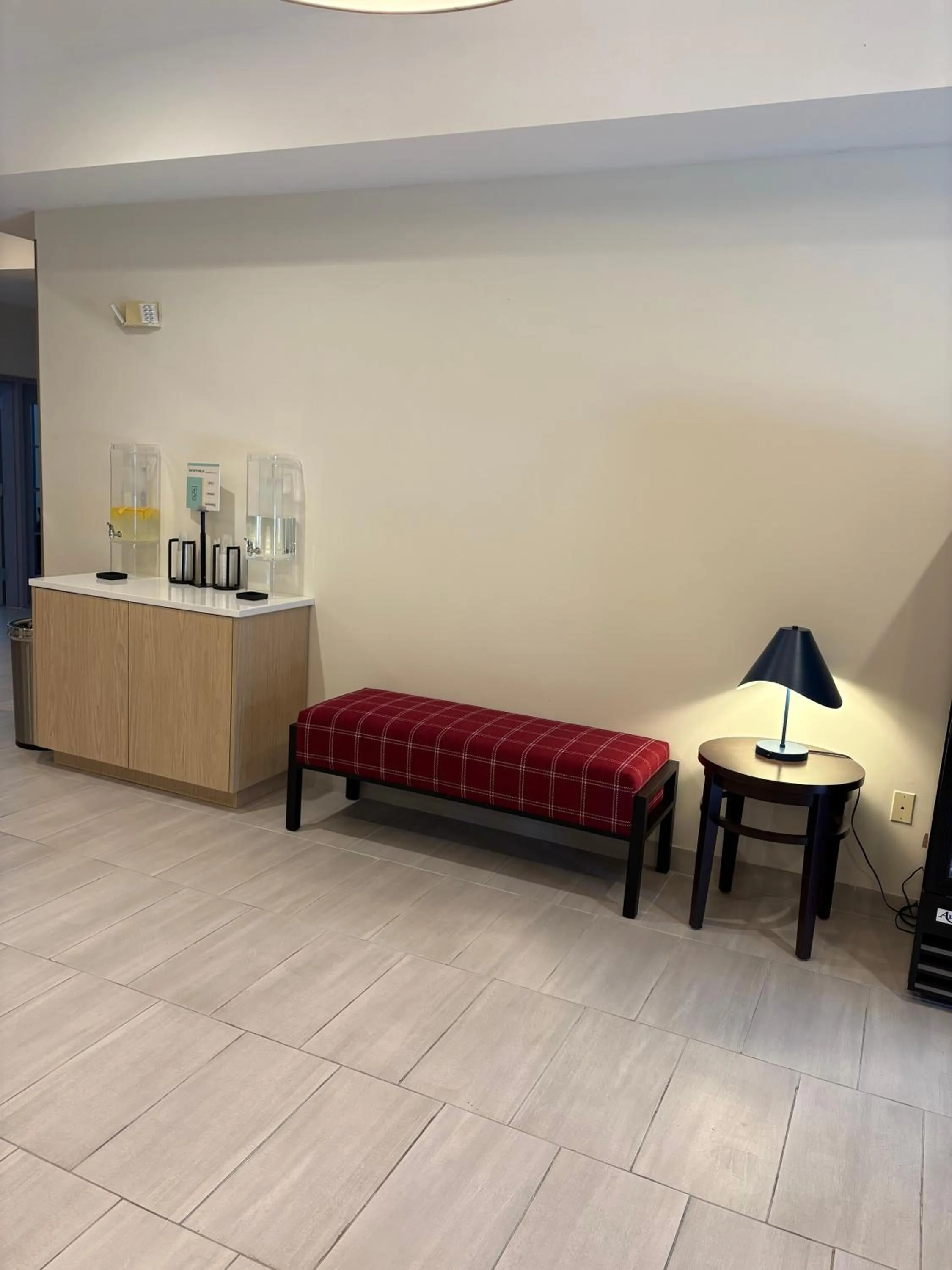 Lobby or reception in Tapa Hotel Inn & Suites