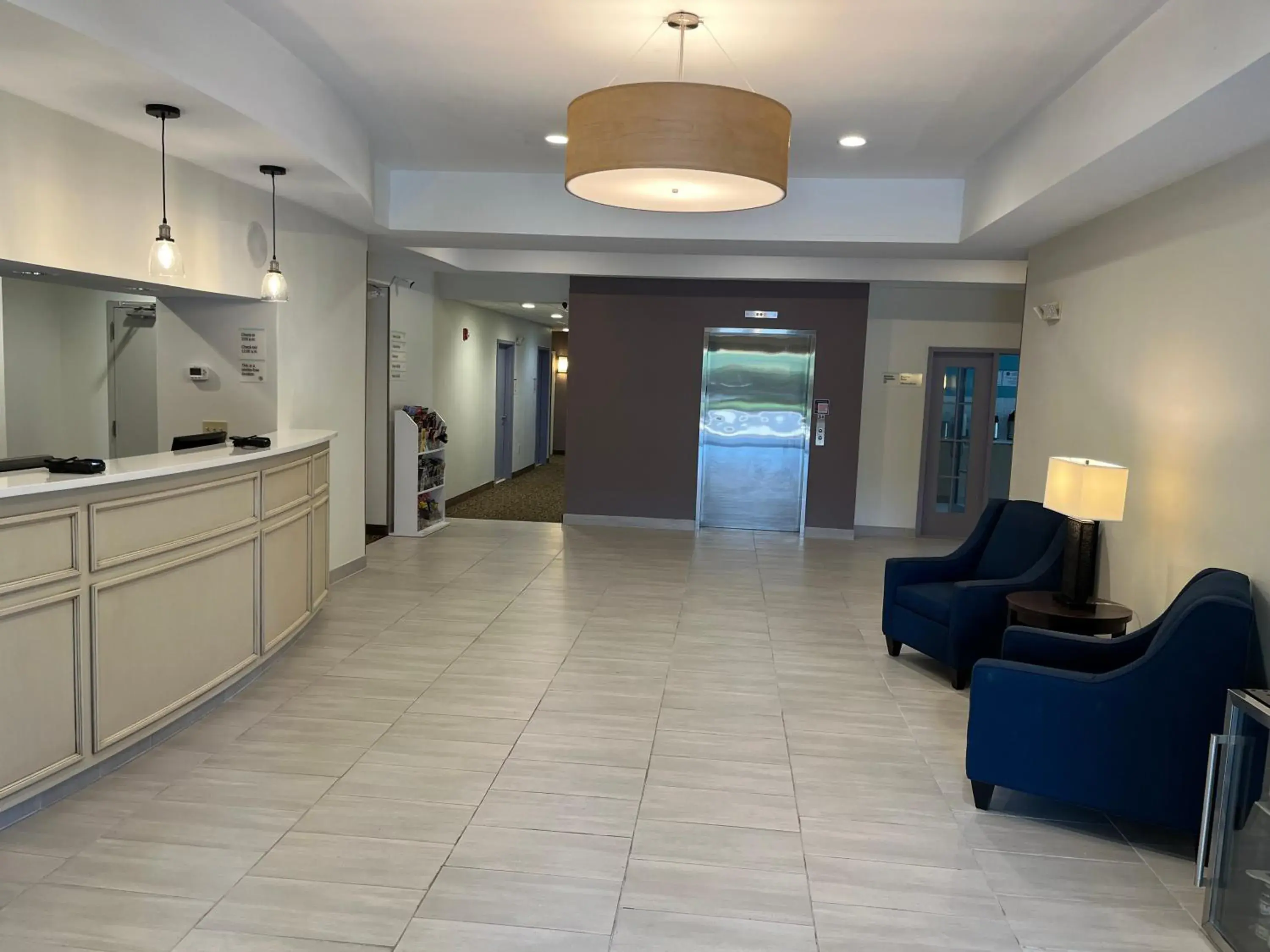 Lobby or reception in Tapa Hotel Inn & Suites Lobby or reception in Tapa Hotel Inn & Suites