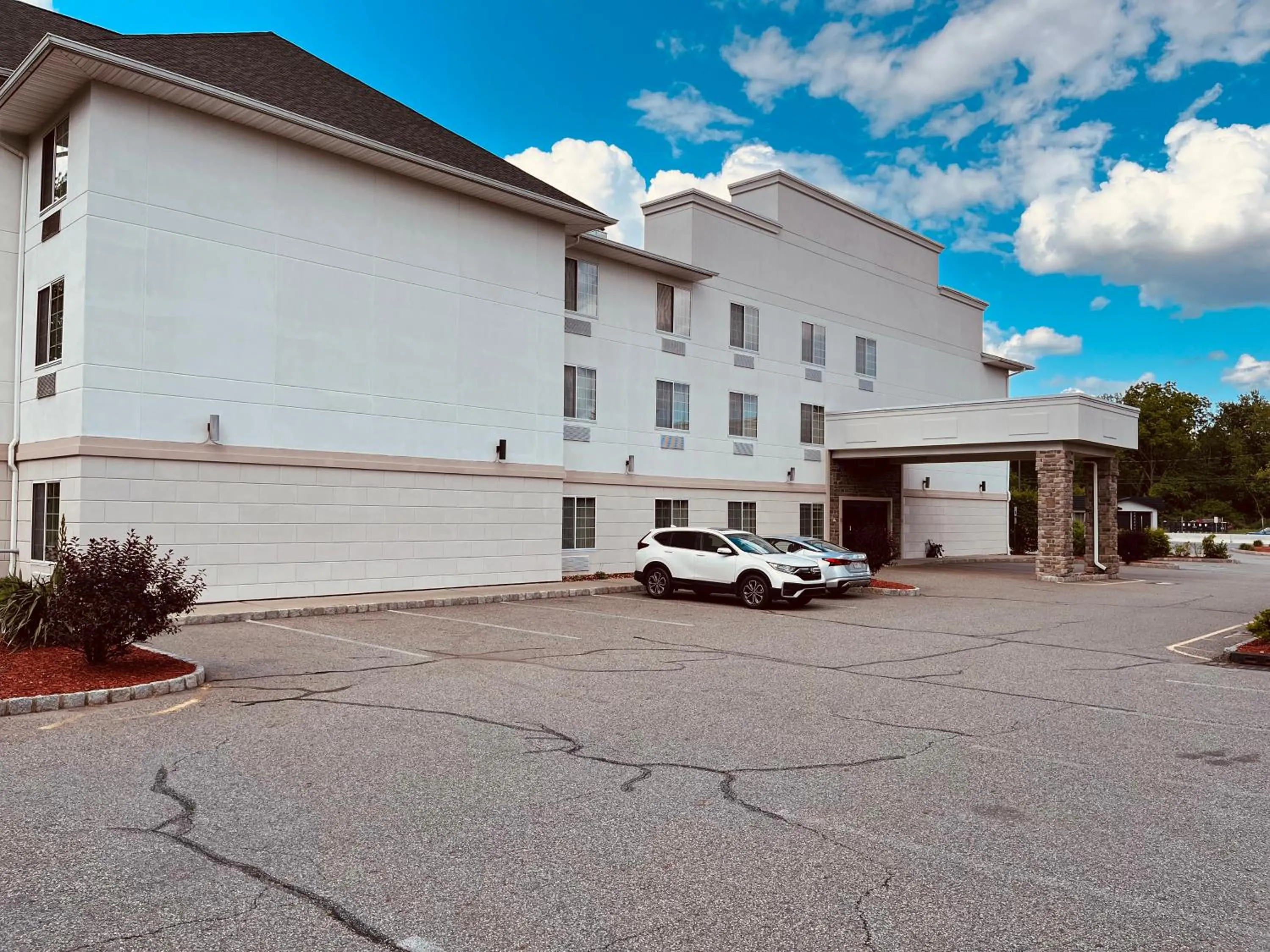 Property building in Tapa Hotel Inn & Suites