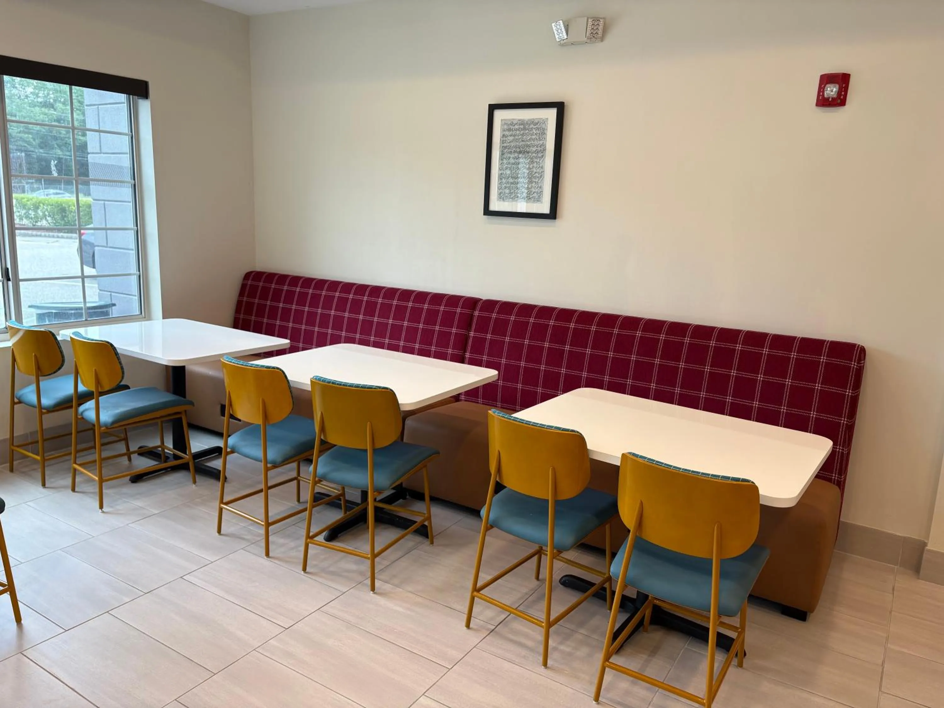 Breakfast in Tapa Hotel Inn & Suites