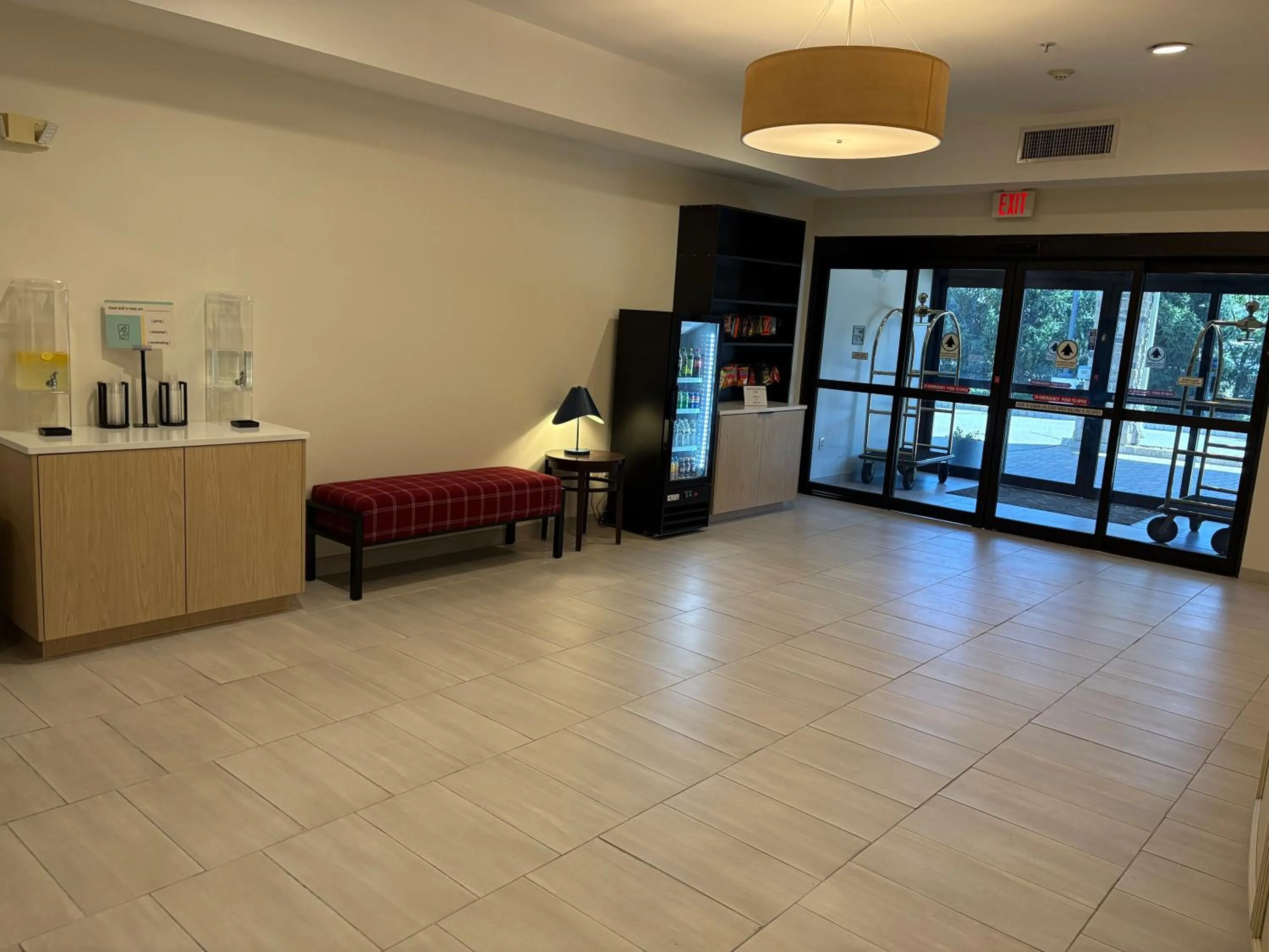 Lobby or reception in Tapa Hotel Inn & Suites