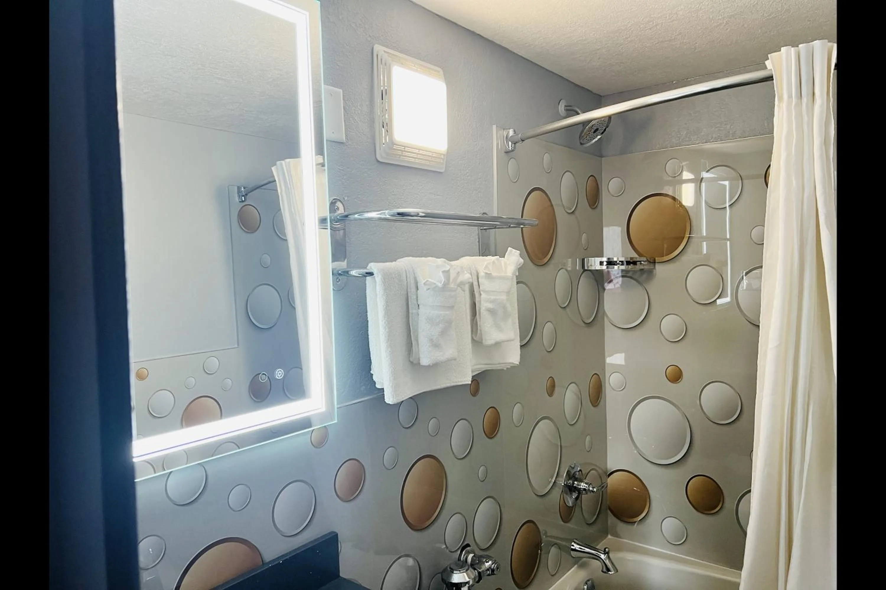 Bathroom in Executive Inn Owatonna Hwy 35