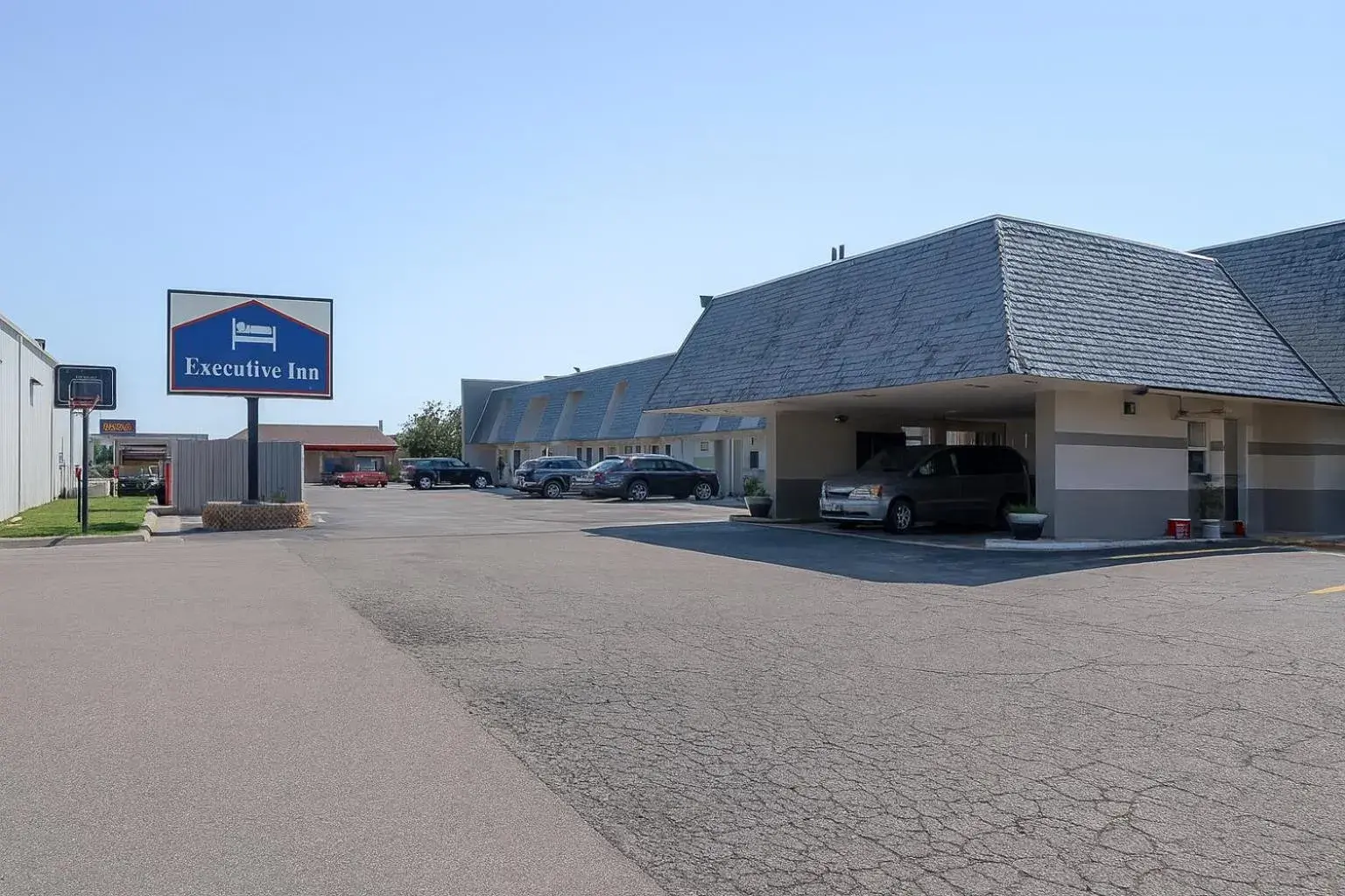 Property building in Executive Inn Owatonna Hwy 35 Property building in Executive Inn Owatonna Hwy 35