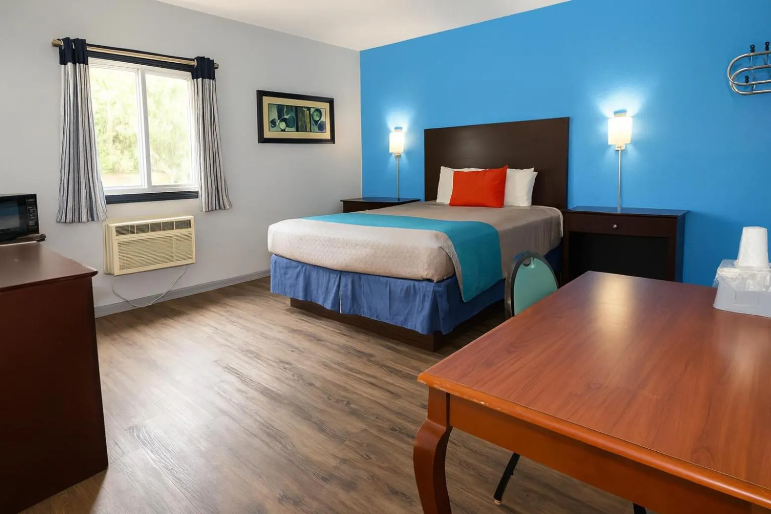 Bedroom, Bed in Executive Inn Owatonna Hwy 35