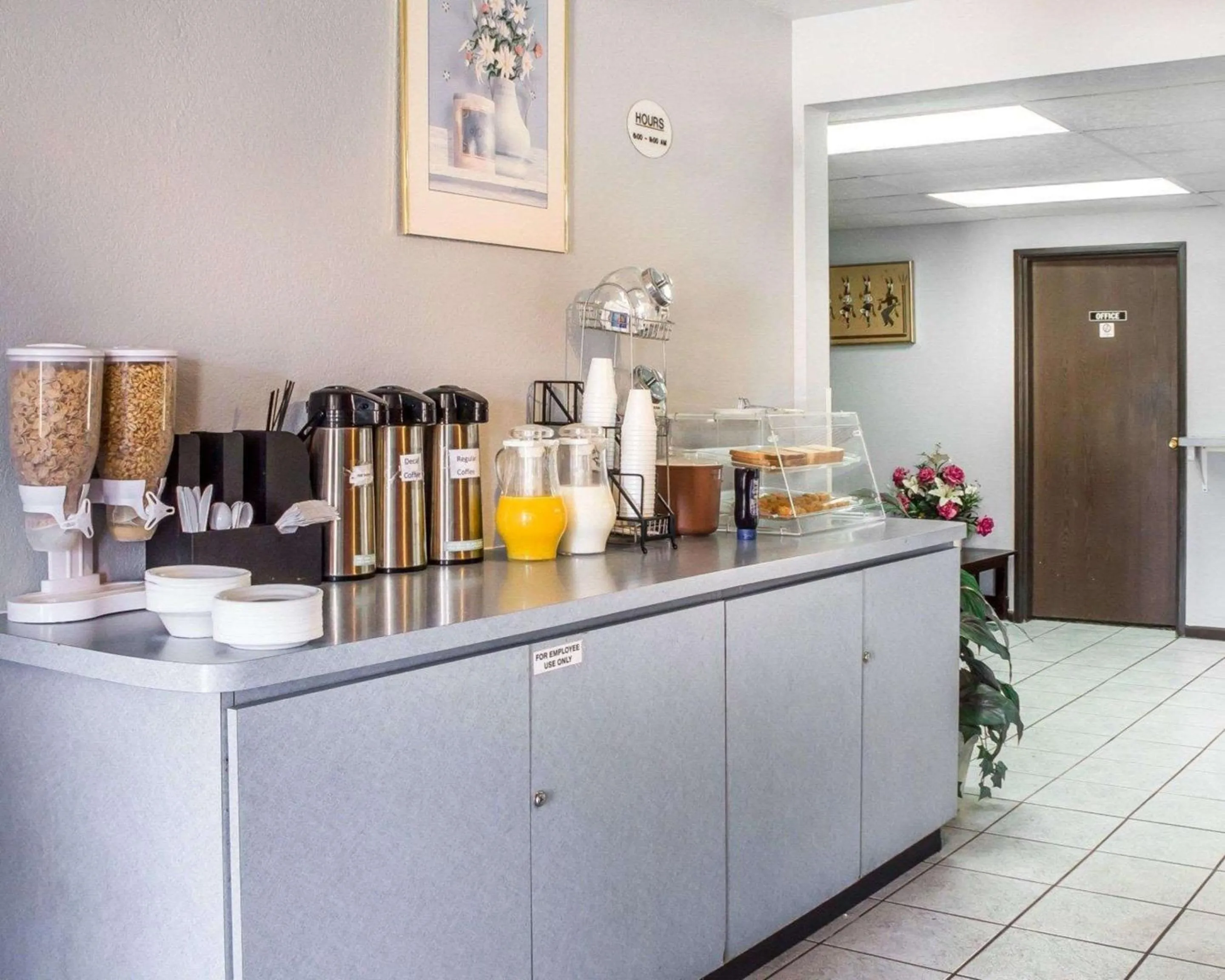 Restaurant/places to eat in Rodeway Inn Winslow I-40