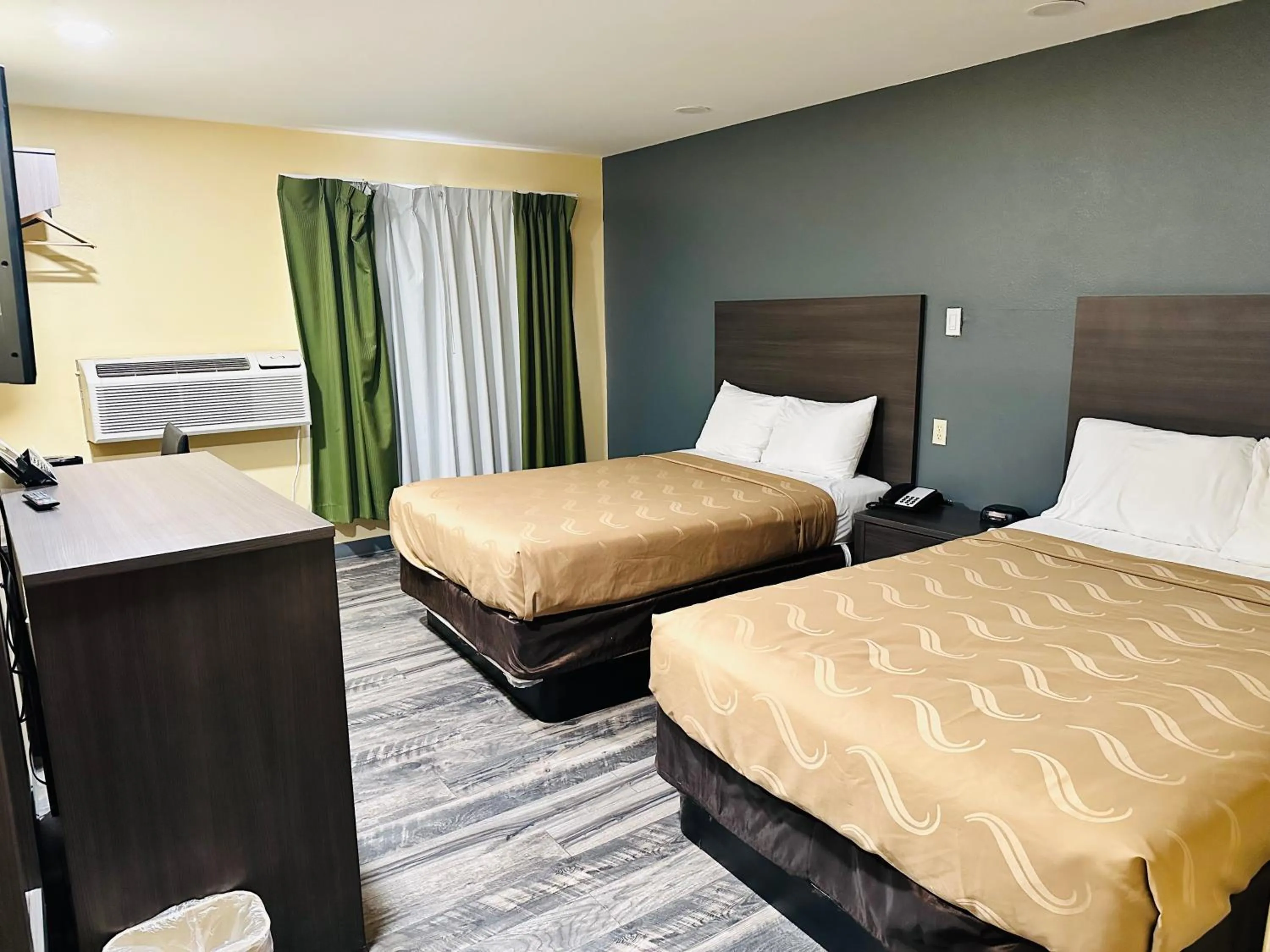 Bed in Rodeway Inn Winslow I-40