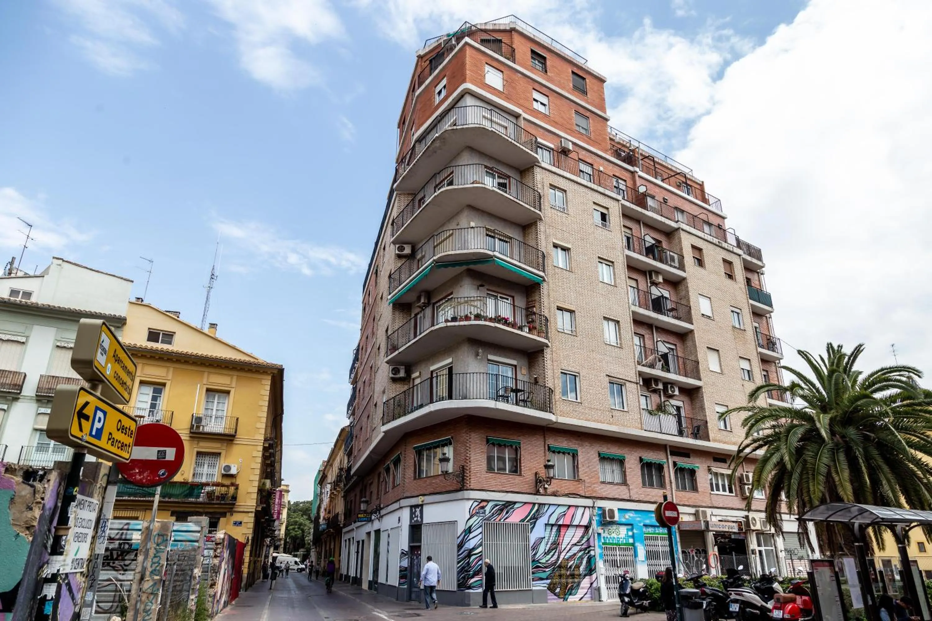 Facade/entrance in Travel Habitat Ático Ciutat Vella.