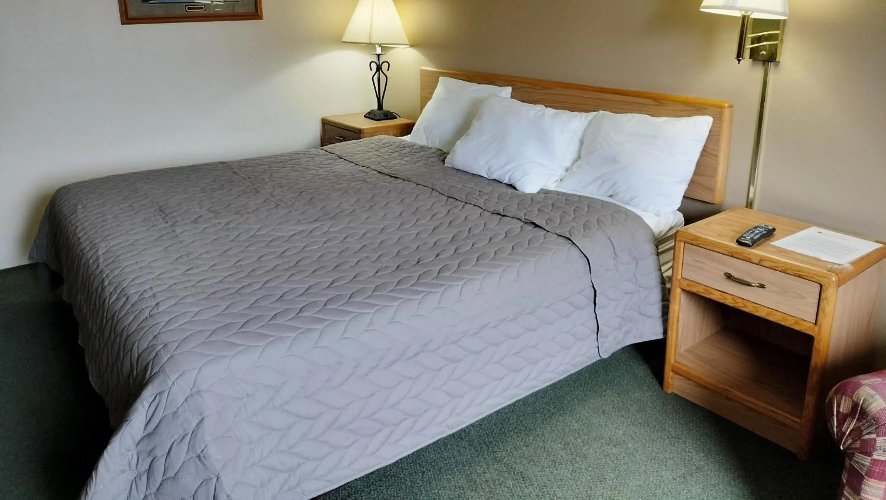 Bedroom, Bed in Magnuson Hotel Ironwood Bedroom, Bed in Magnuson Hotel Ironwood