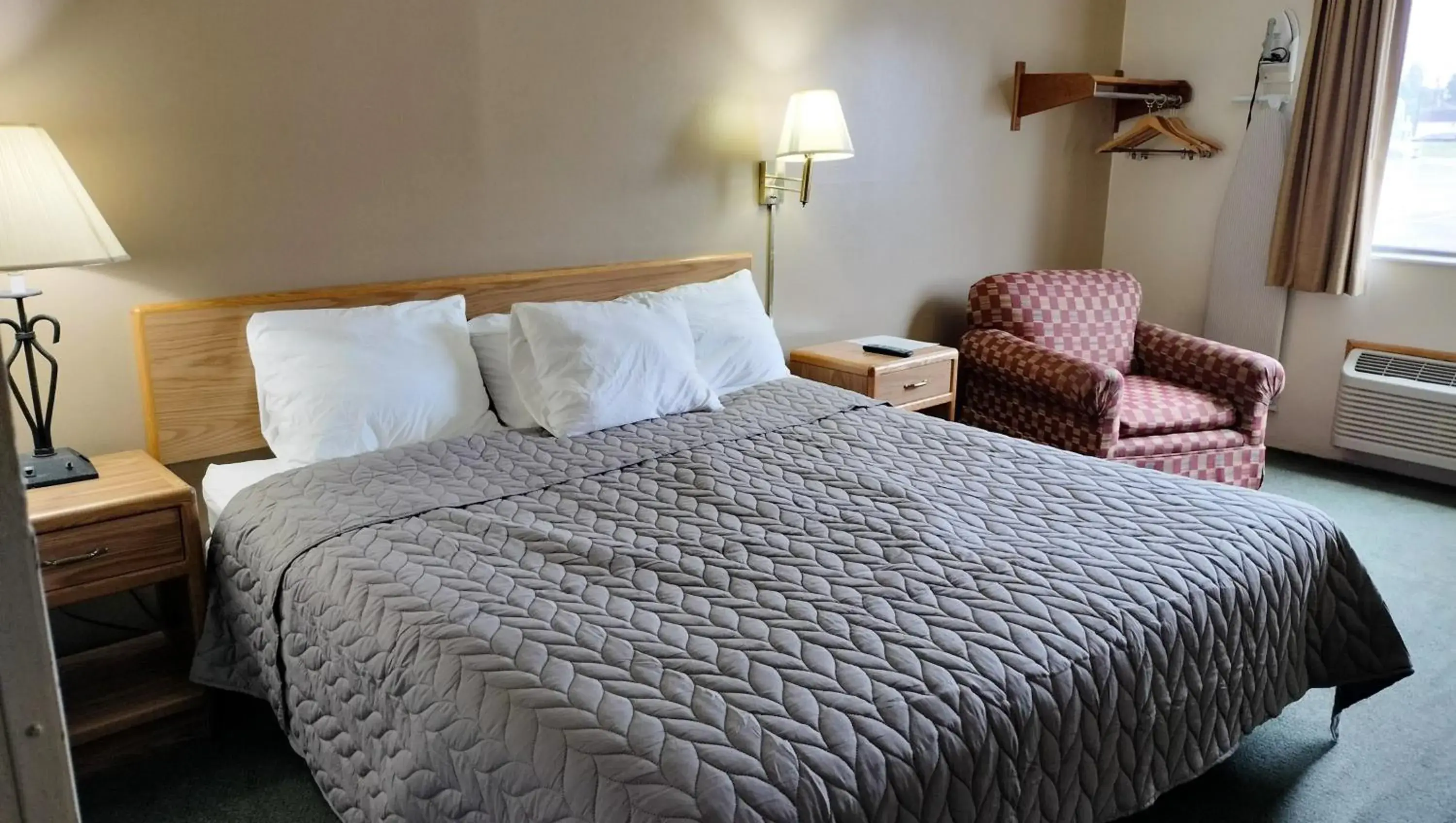 Bedroom, Bed in Magnuson Hotel Ironwood Bedroom, Bed in Magnuson Hotel Ironwood